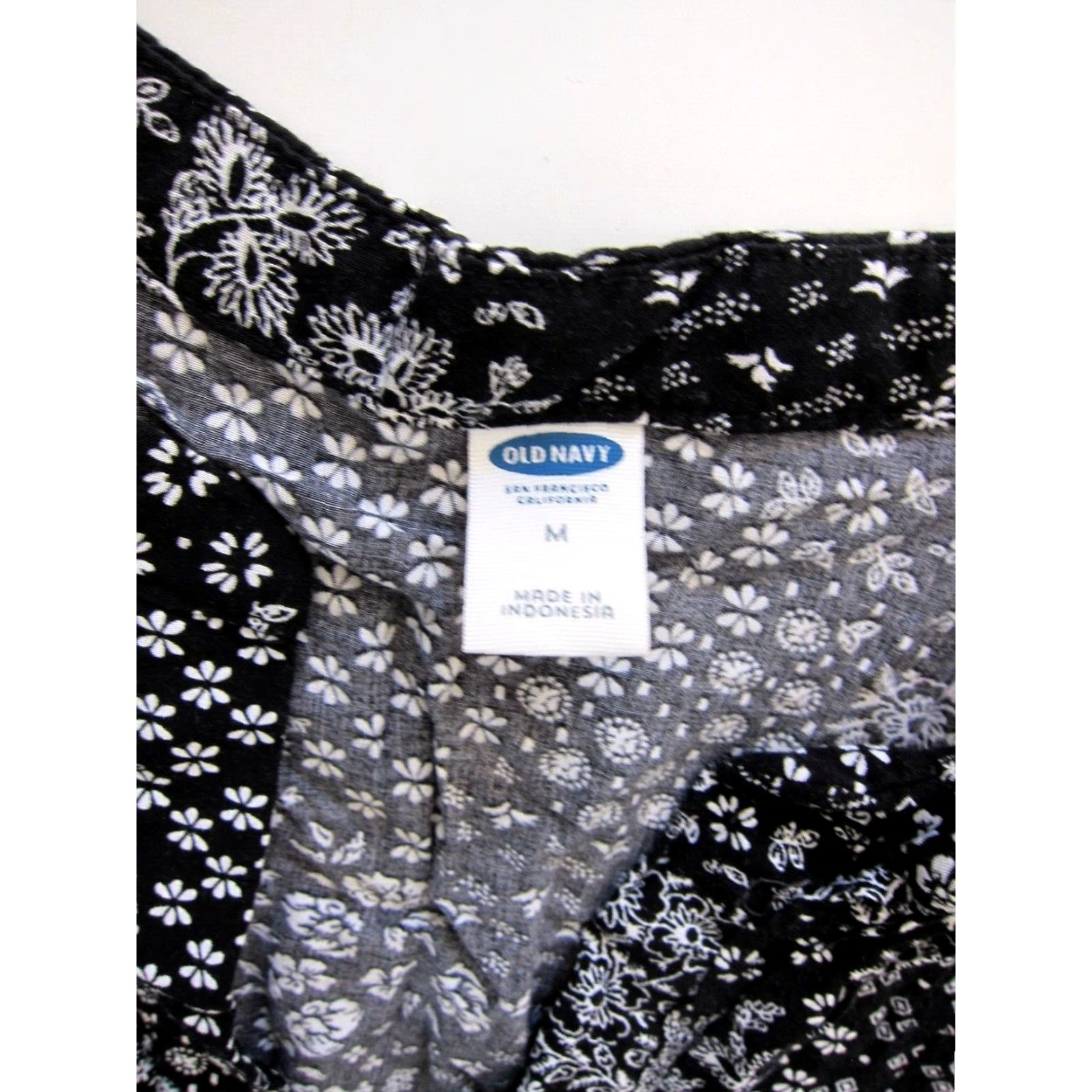 Old Navy Old Navy Floral Black White 100% Rayon Long Sleeve V-Neck Tunic Dress M Size M / US 6-8 / IT 42-44 - 5 Thumbnail