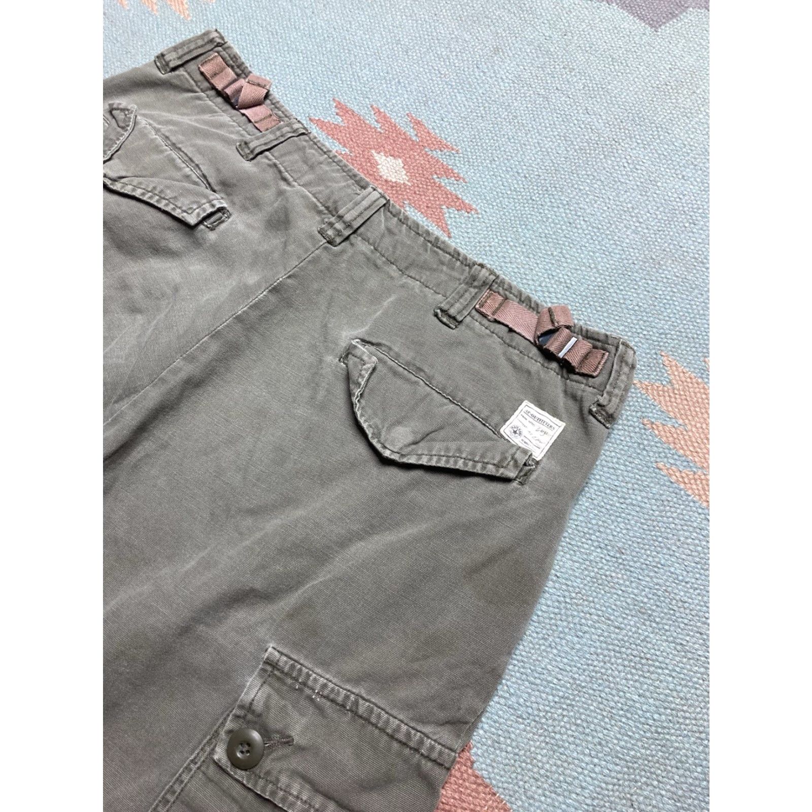 American Eagle Outfitters VINTAGE American Eagle Outfitters Cargo Shorts Men 33 Green Army Baggy Wide Leg 8.5 Inseam 19.5 Outseam 12.75 Leg Opening 12.75 90s Y2K Size US 33 - 2 Thumbnail