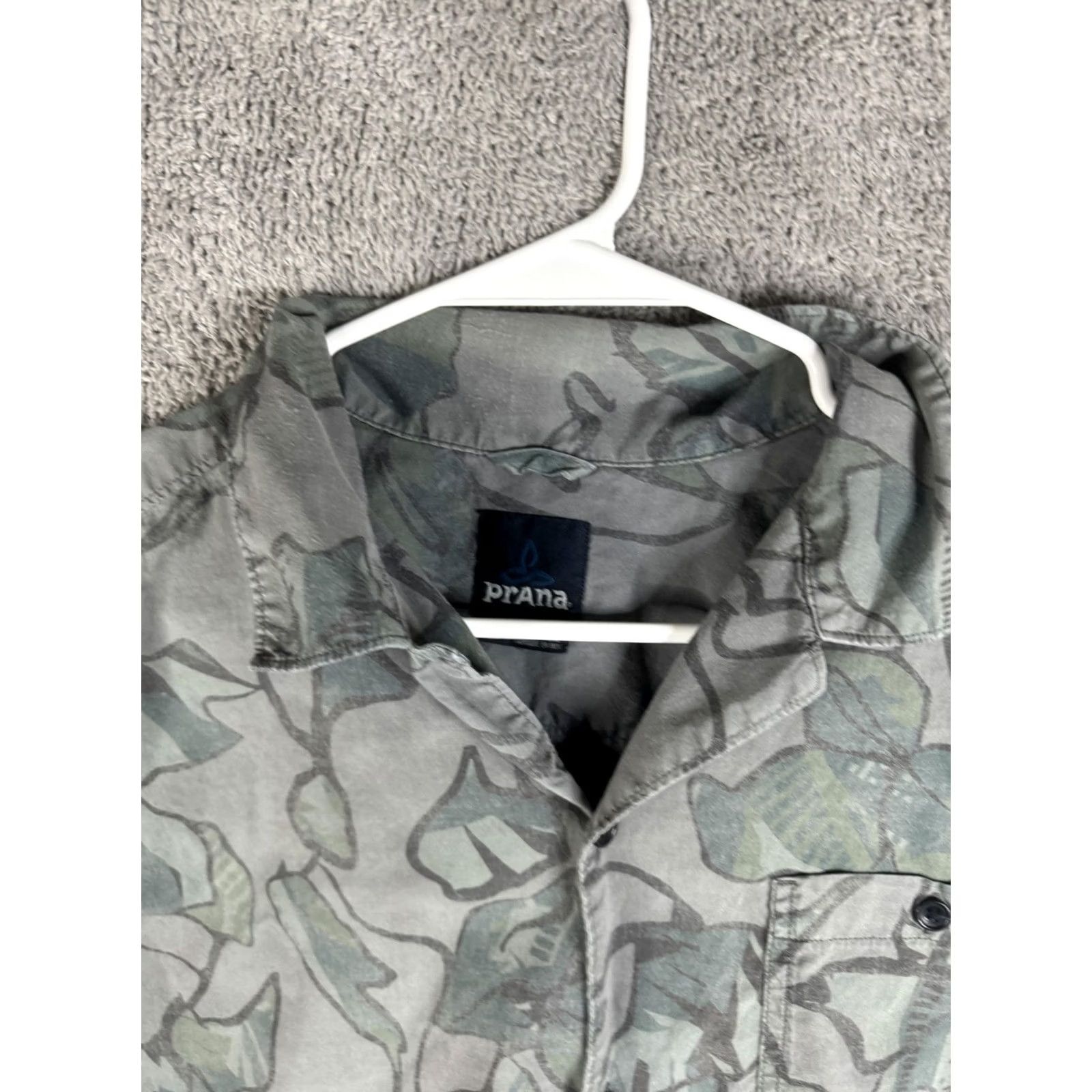 Prana prAna Shirt Mens XL Gray Green Floral Button Up Short Sleeve Lightweight Hiking Size US XL / EU 56 / 4 - 5 Thumbnail