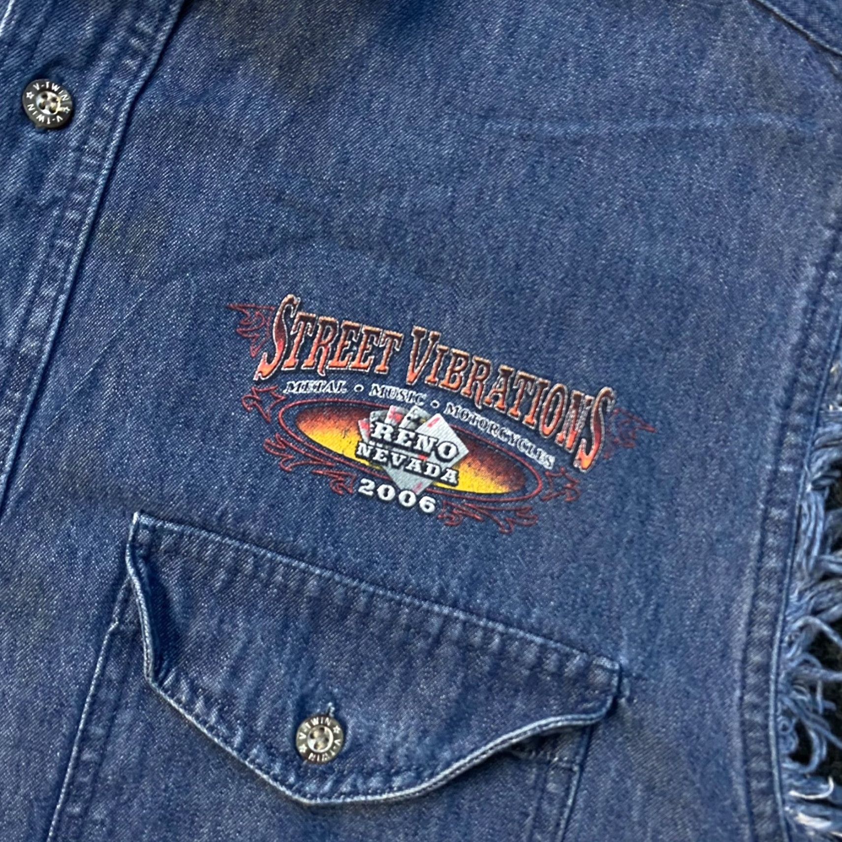 Denime VINTAGE Twin V Motorcycle Apparel Street Vibrations 2006 Reno NV Denim Blue Sleeveless Button-Up Shirt L Boys/Men? Size US L / EU 52-54 / 3 - 3 Thumbnail
