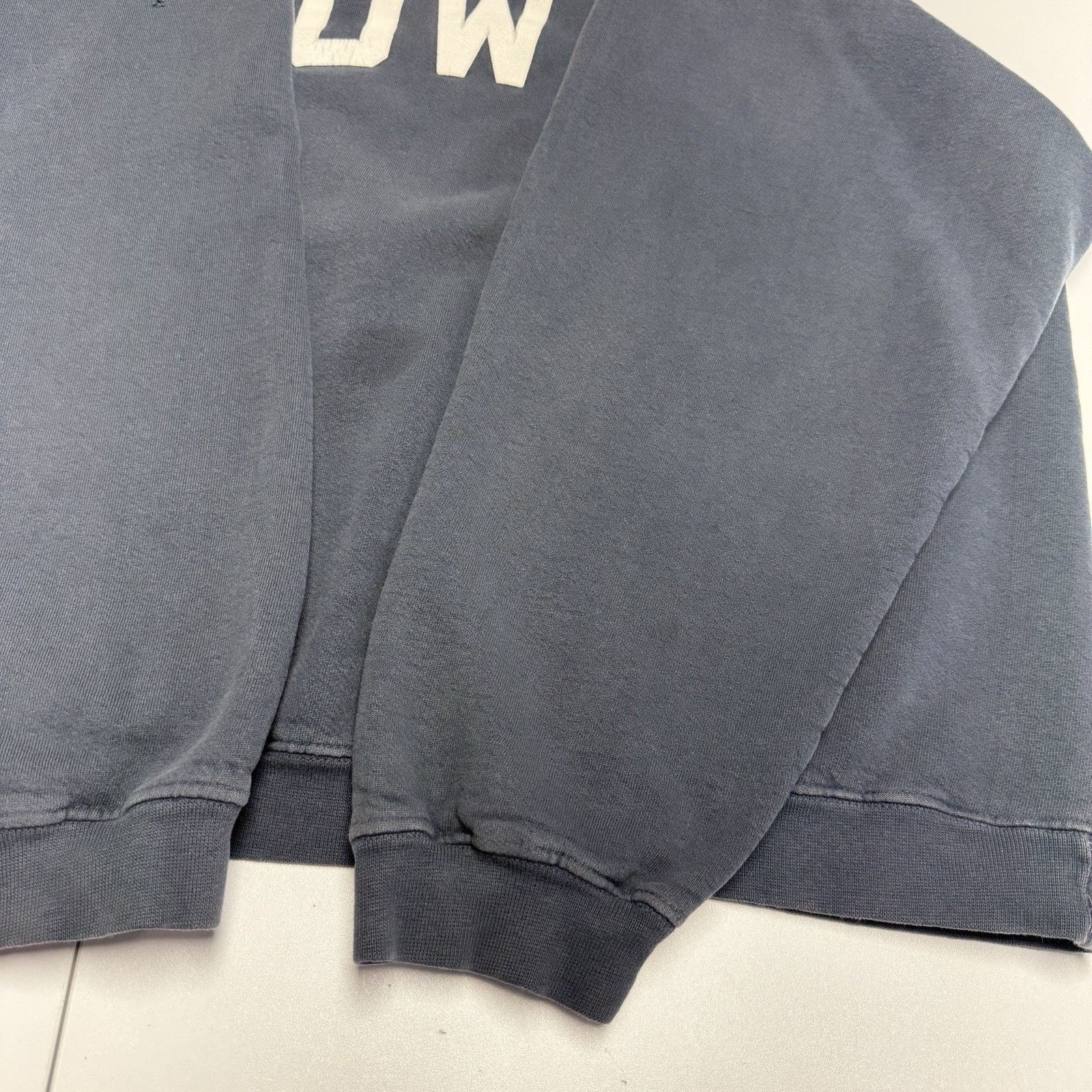 Vintage Vintage 90s Iowa Sweatshirt Mens Large Faded Blue Crew Neck Size US L / EU 52-54 / 3 - 10 Thumbnail