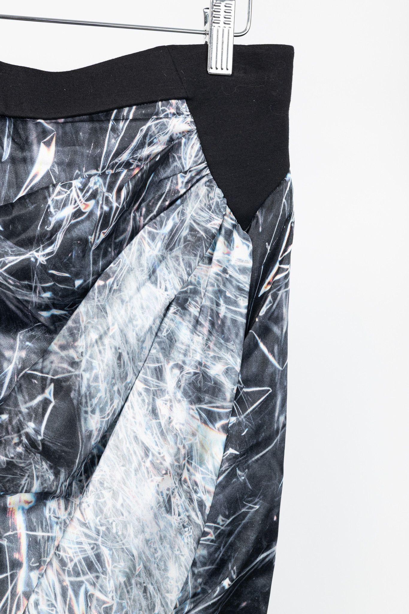 Helmut Lang Helmut Lang Cellophane-Print Stretch-Silk Knee-Length Skirt Size 28" / US 6 / IT 42 - 4 Thumbnail