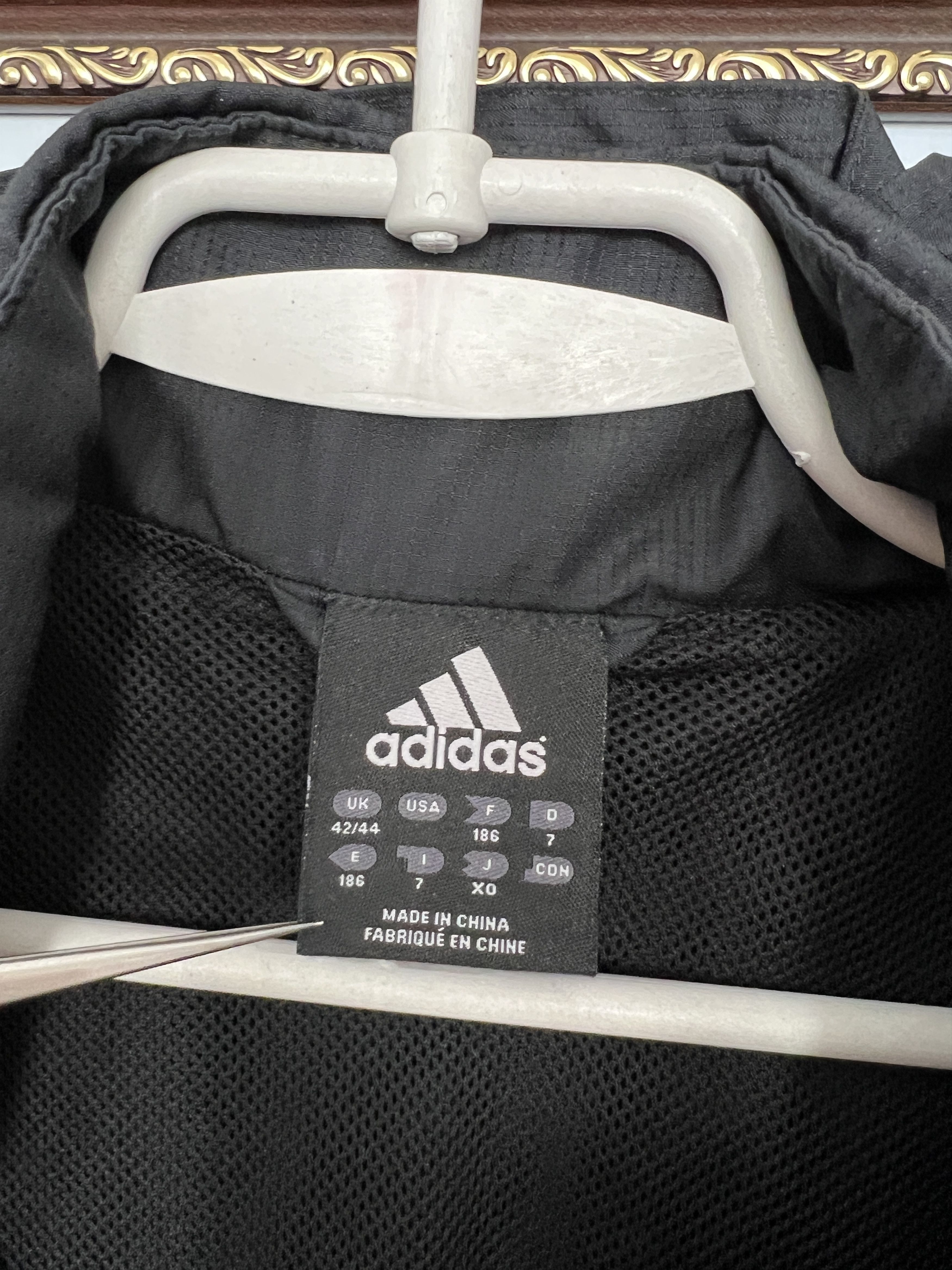Adidas Vintage Adidas Liverpool Football Jacket Hooded Soccer Size US L / EU 52-54 / 3 - 8 Thumbnail