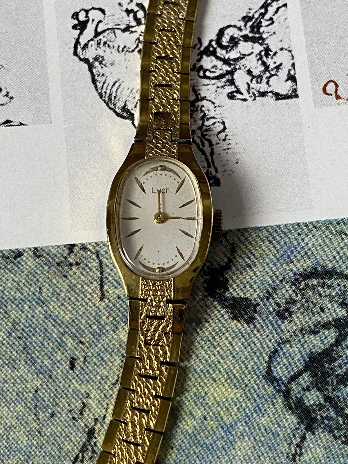Japanese Brand Rare Retro Luch Watch Futuristic Avant Garde Japanese Style Size ONE SIZE - 2 Thumbnail