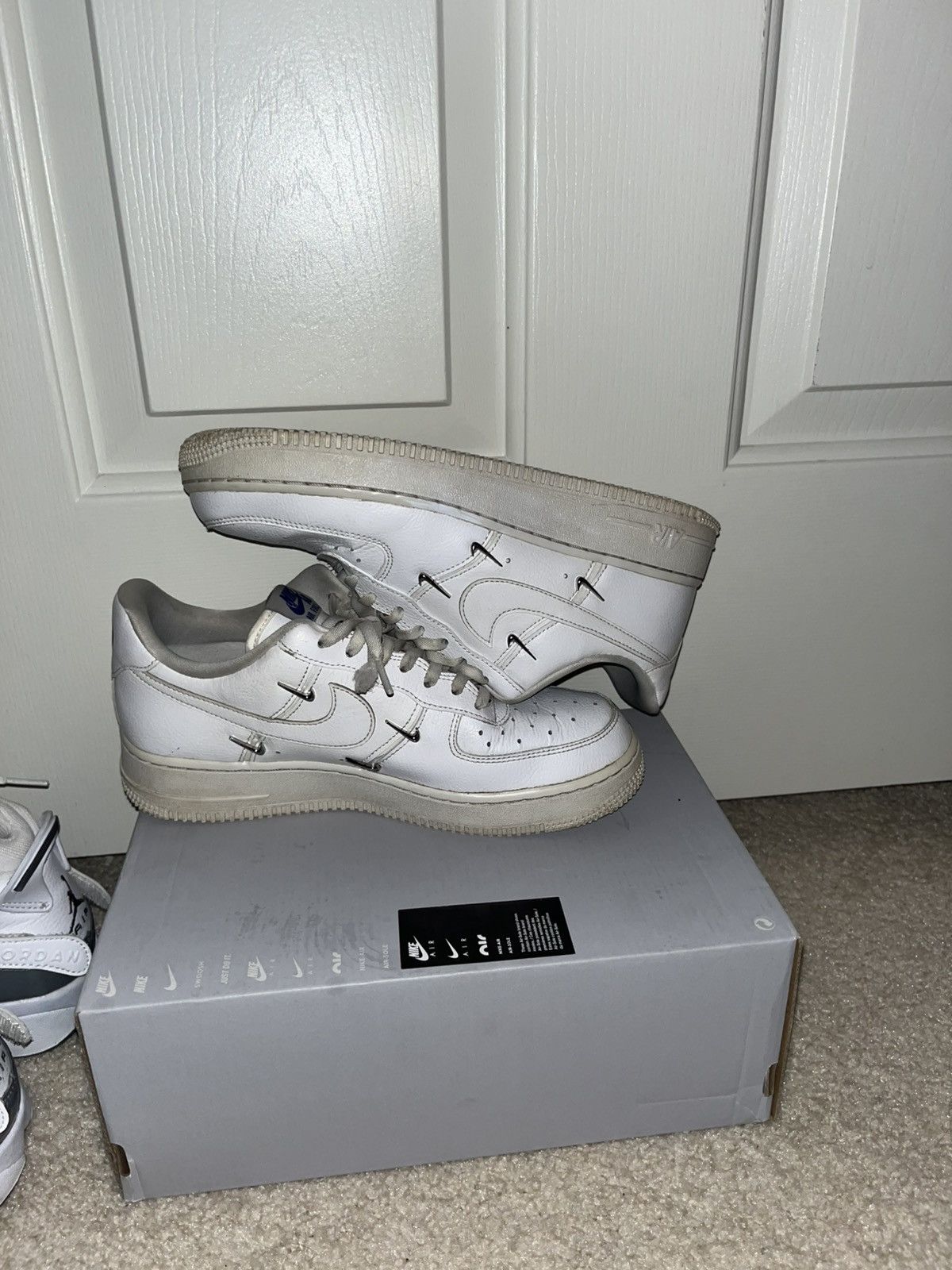Nike WMNS AIR FORCE 1 '07 LX 'SISTERHOOD - WHITE METALLIC SILVER' Size US 8.5 / EU 41-42 - 3 Thumbnail