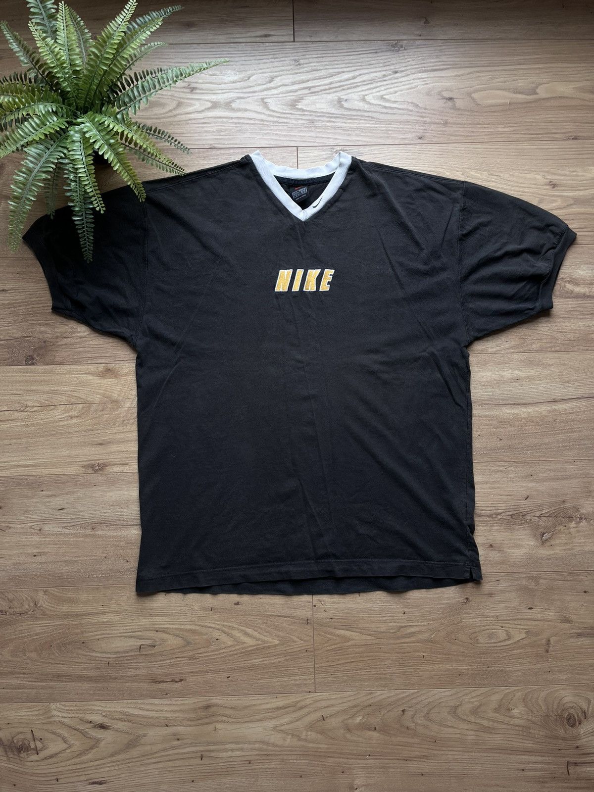 Nike 90’s NIKE SPELLOUT LOGO Y2K SWOOSH RETRO V-NECK SUNFADED TEE Size US XL / EU 56 / 4 - 1 Thumbnail