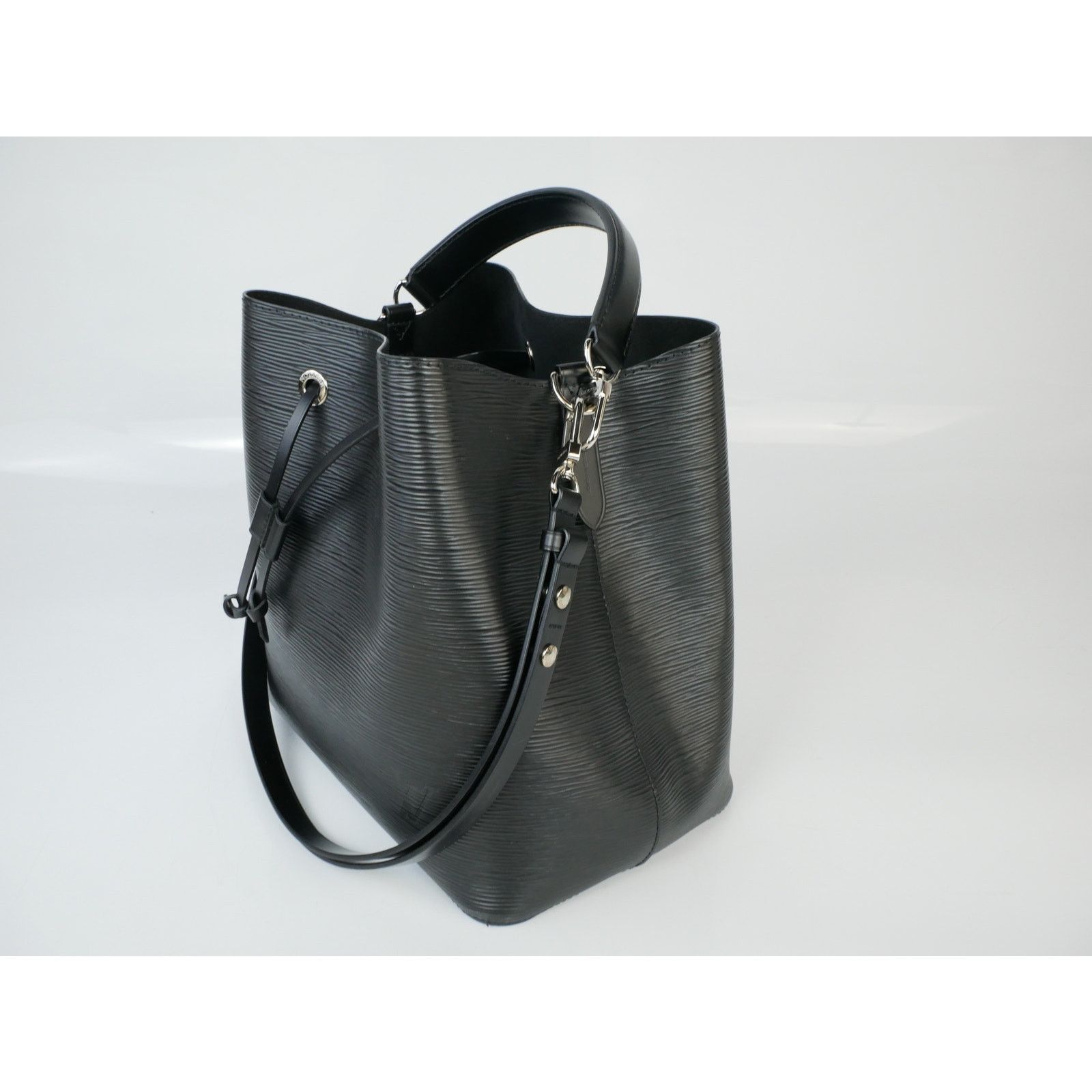 Louis Vuitton Louis Vuitton Black Epi NeoNoe MM Size ONE SIZE - 6 Thumbnail