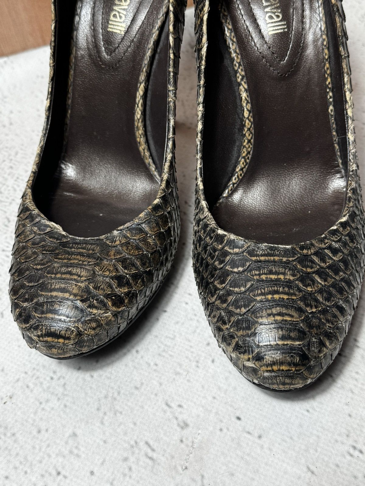 Roberto Cavalli Glamorous roberto cavalli heels in signature snake colorway Size US 8 / IT 38 - 3 Thumbnail