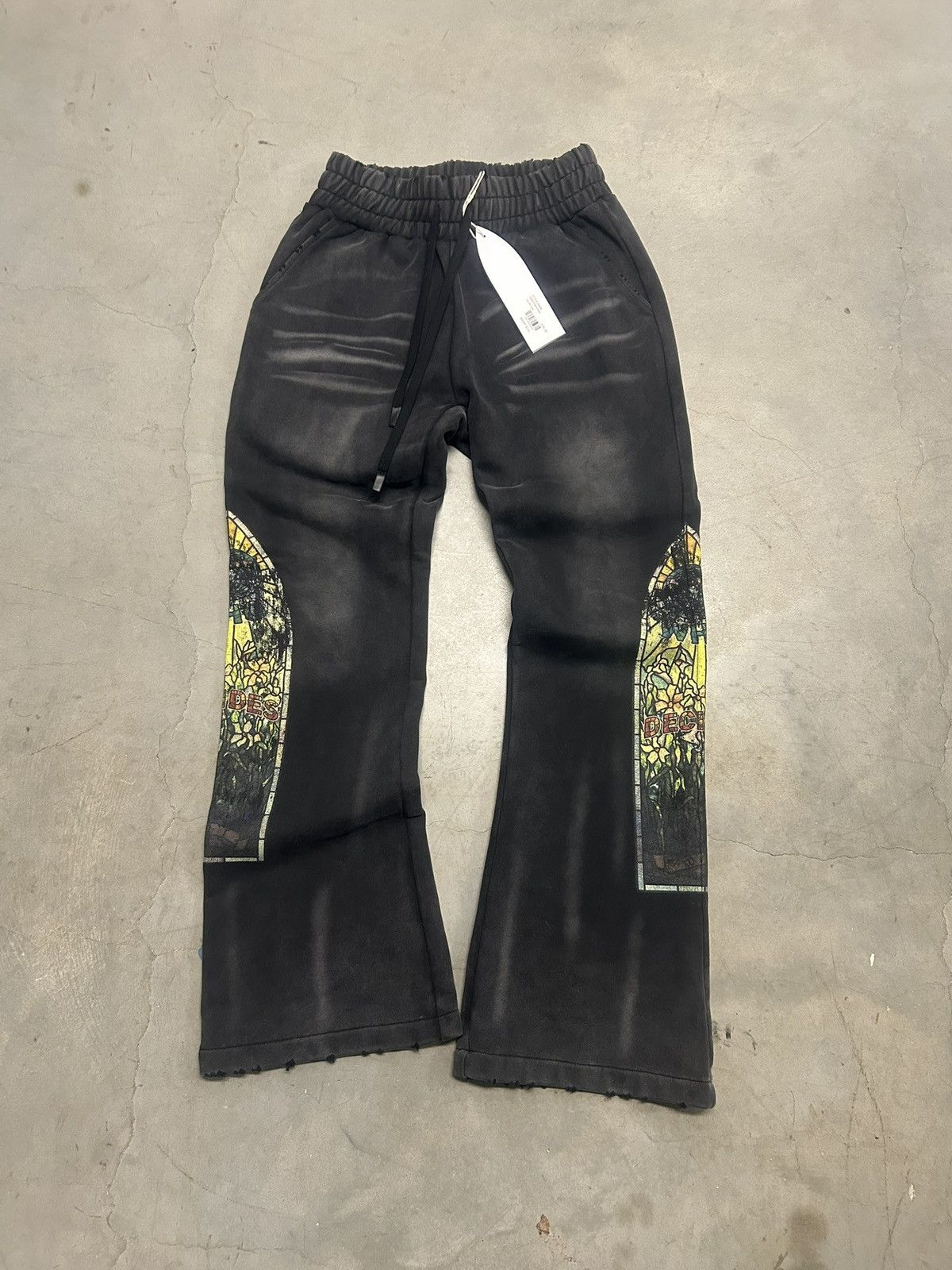 Who Decides War Who Decides War Black Faded Flared Sweatpants 30 (Small) New Size US 30 / EU 46 - 1 Thumbnail
