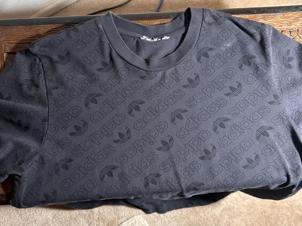 Adidas Adidas All Over Logo T-Shirt XL Size US XL / EU 56 / 4 - 1 Thumbnail