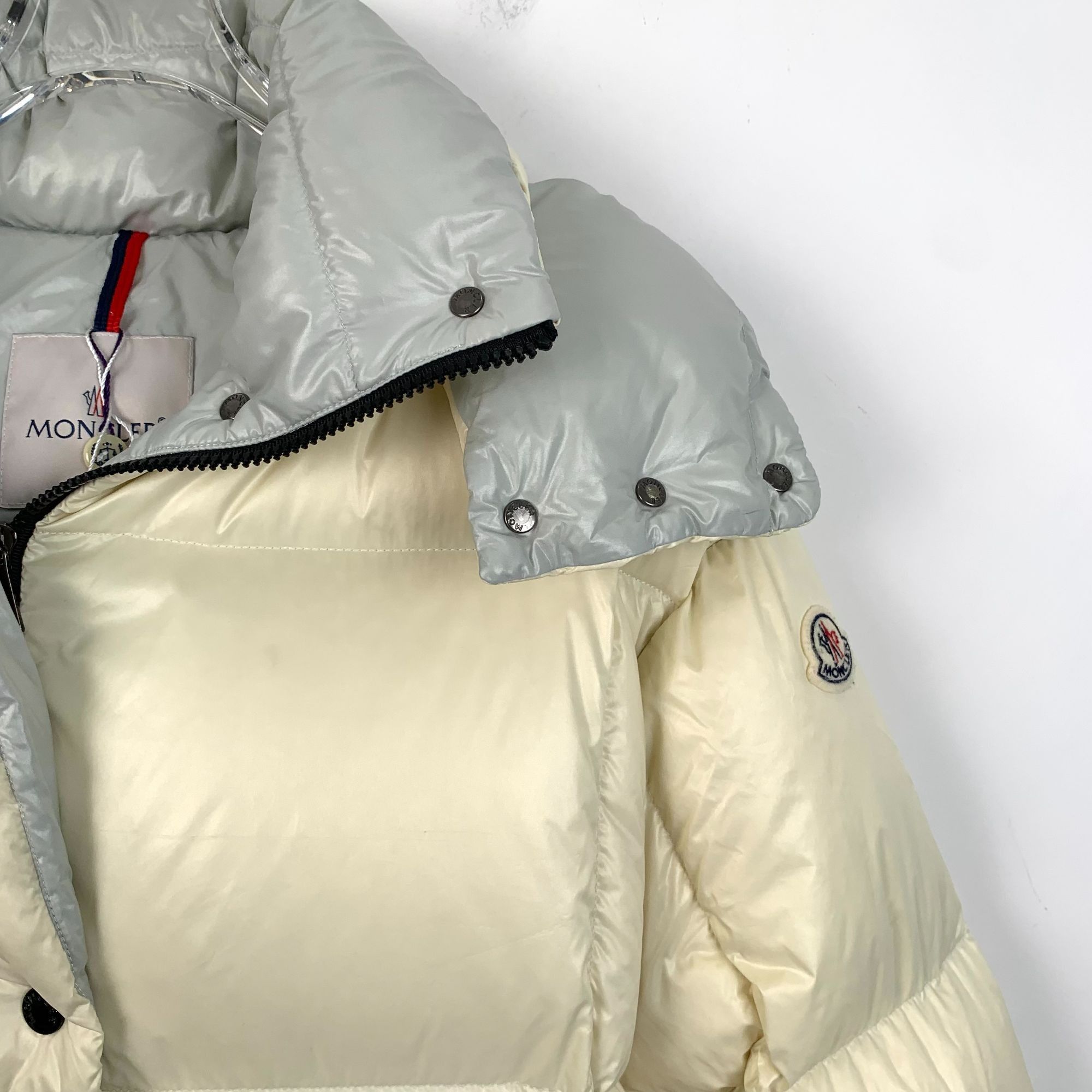 Moncler Moncler Womens Puffer Jacket Size 1 Cream With Hood & Zip Po Size M / US 6-8 / IT 42-44 - 3 Thumbnail