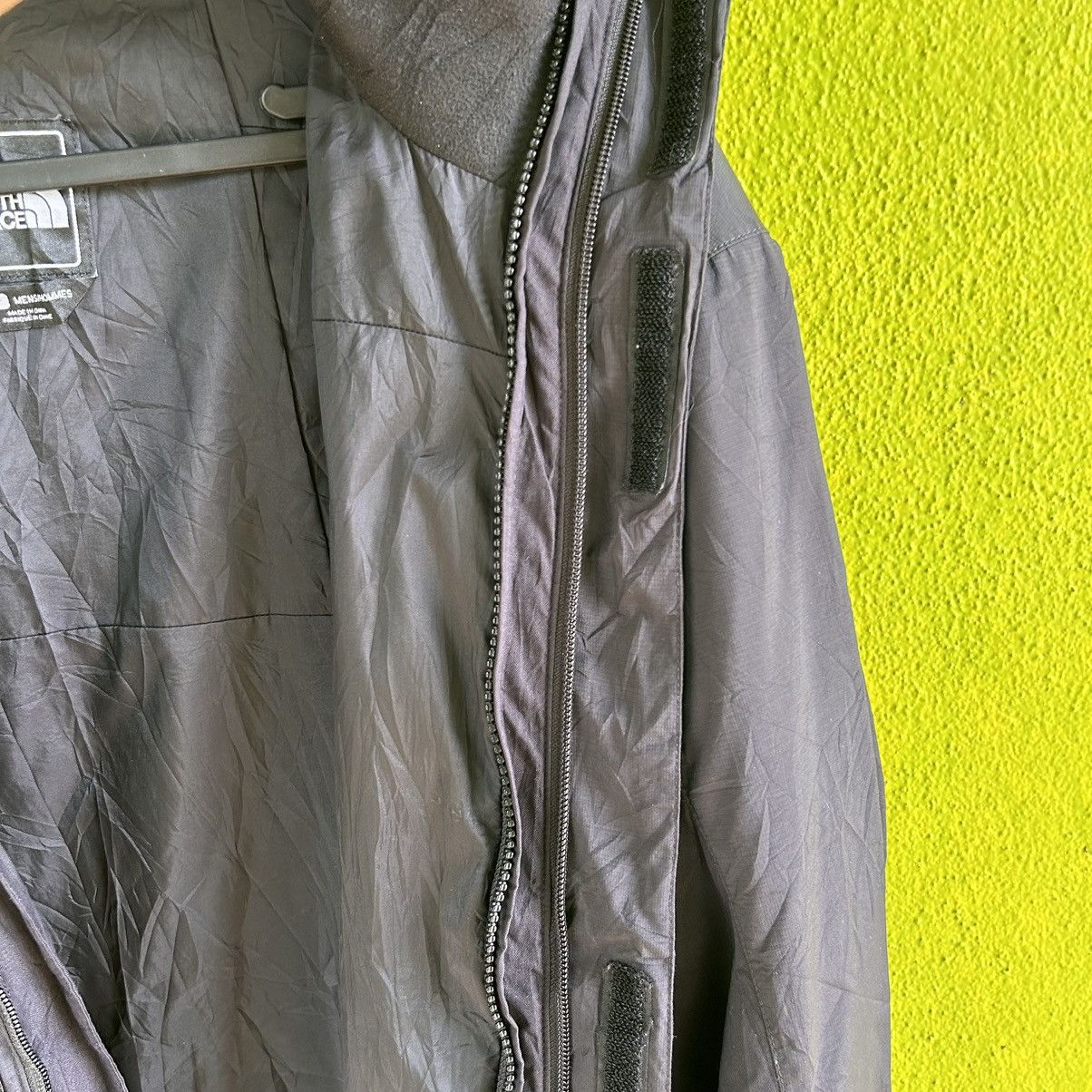 The North Face Vintage The North Face Hyvent Distressed Jacket Size US M / EU 48-50 / 2 - 11 Thumbnail