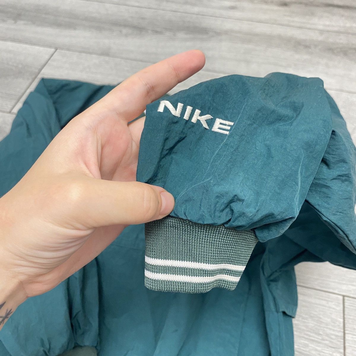 Nike × Vintage Nike Vintage Nylon Sweatshirt 90’s Size S / US 4 / IT 40 - 10 Thumbnail