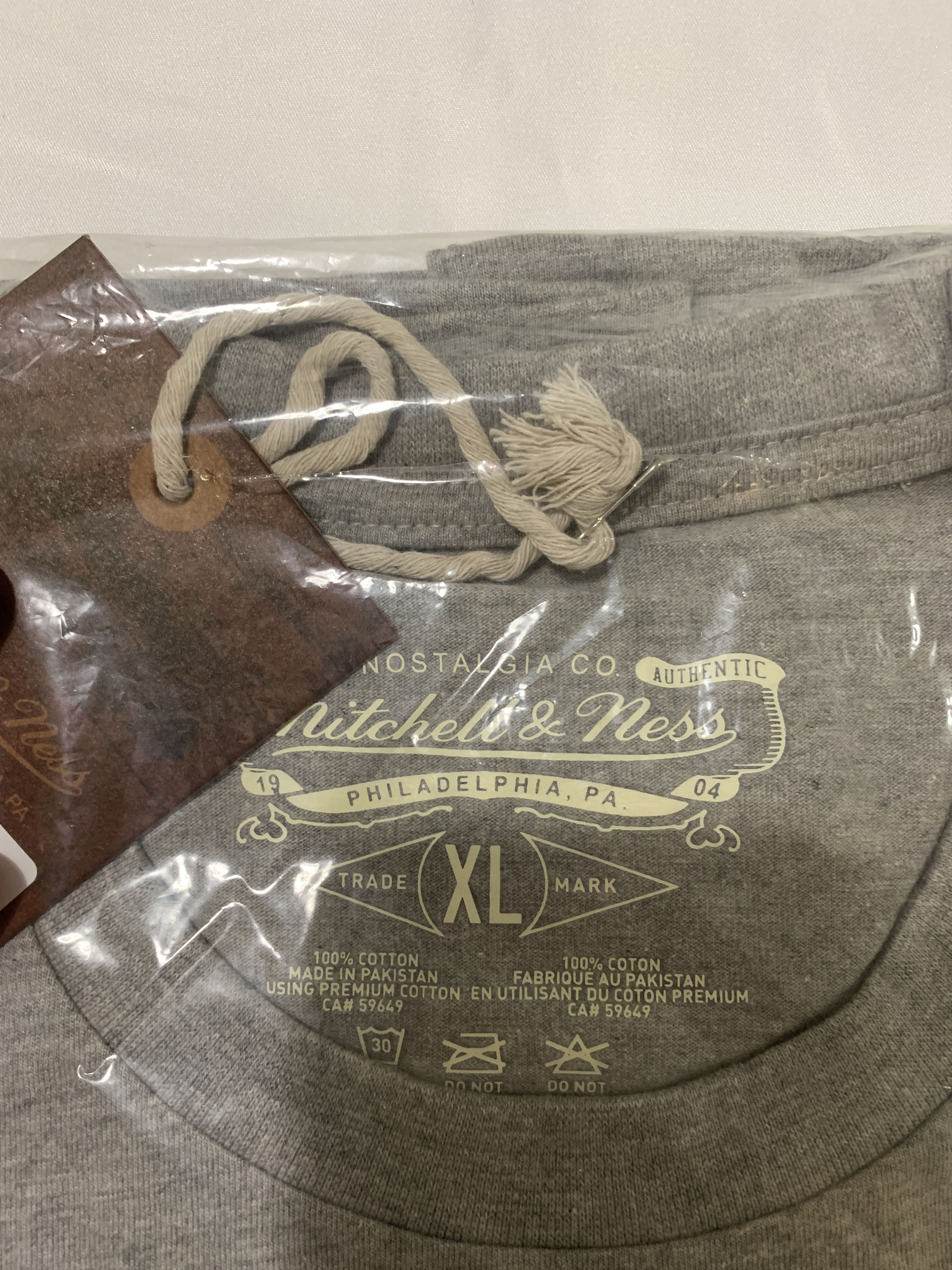 Drake OVO X Mitchell & Ness '95 Raptors OG Owl T-Shirt Size US XL / EU 56 / 4 - 3 Thumbnail
