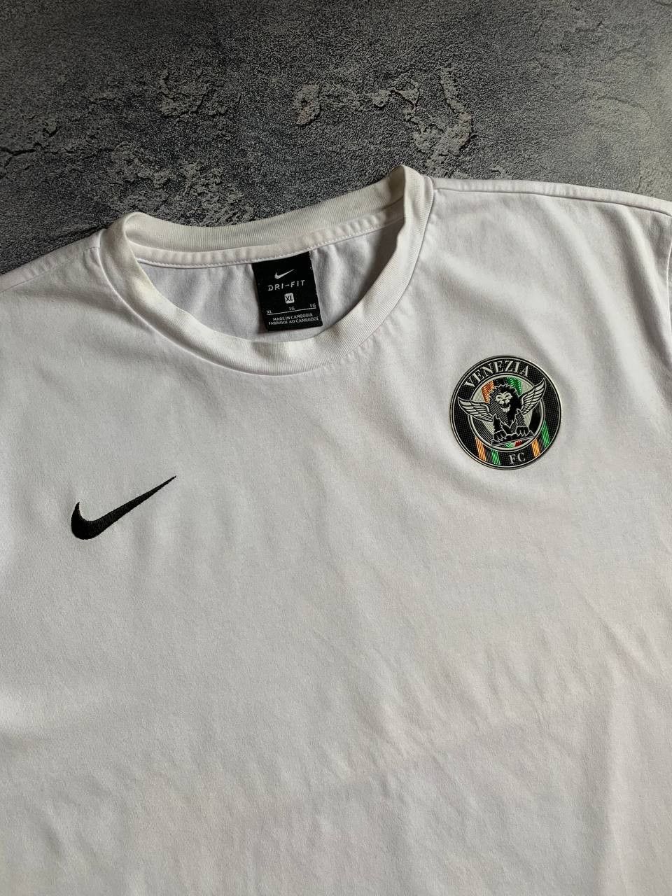 Nike Nike Venezia FC White Cambodia Rare Soccer Tee Size US XL / EU 56 / 4 - 4 Thumbnail