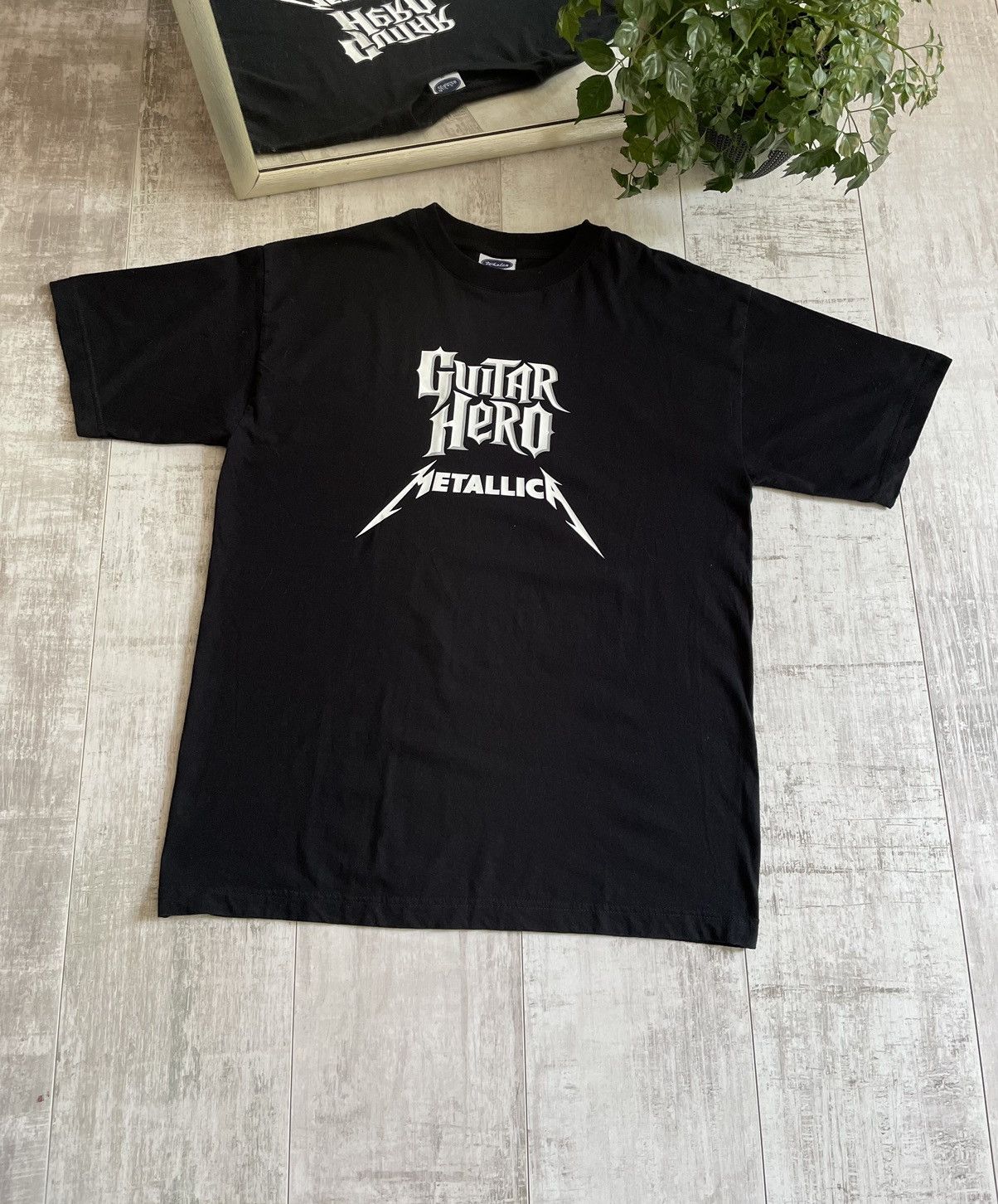 Band Tees Vintage 00’s Metallica Guitar Hero T-Shirt Black RARE Size US M / EU 48-50 / 2 - 1 Thumbnail