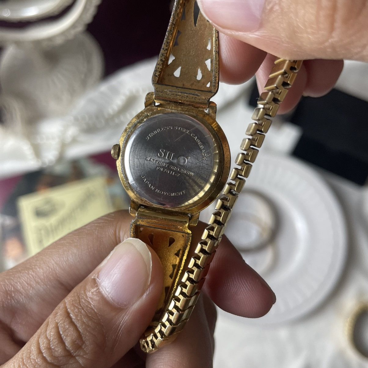 Vintage Seiko Gold Tone Cherub Women\'s Bracelet Watch Seiko Vintage Watch Featuring Raphael main image 3