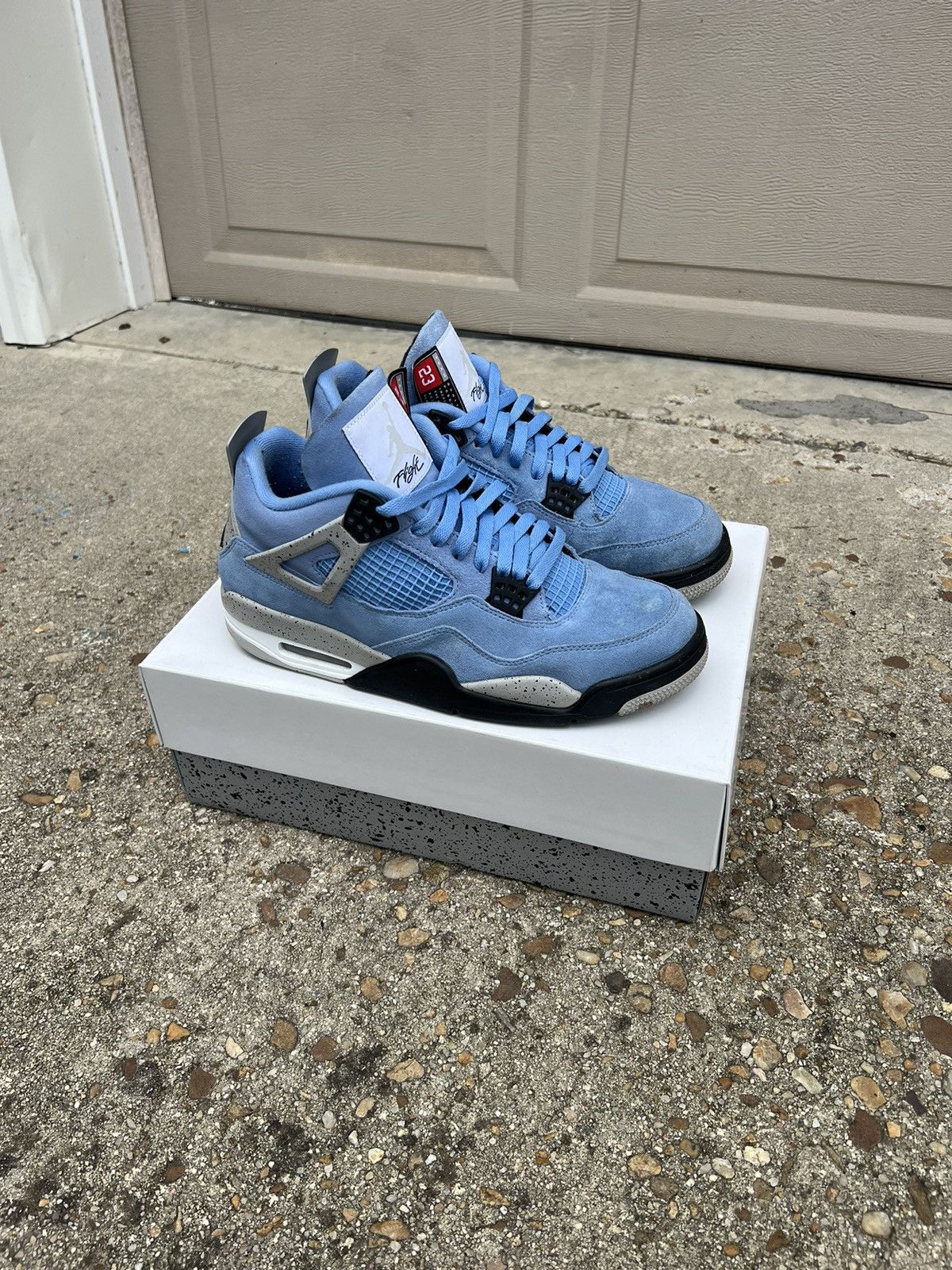 Jordan Brand Jordan 4 Retro University Blue Size US 10.5 / EU 43-44 - 2 Thumbnail