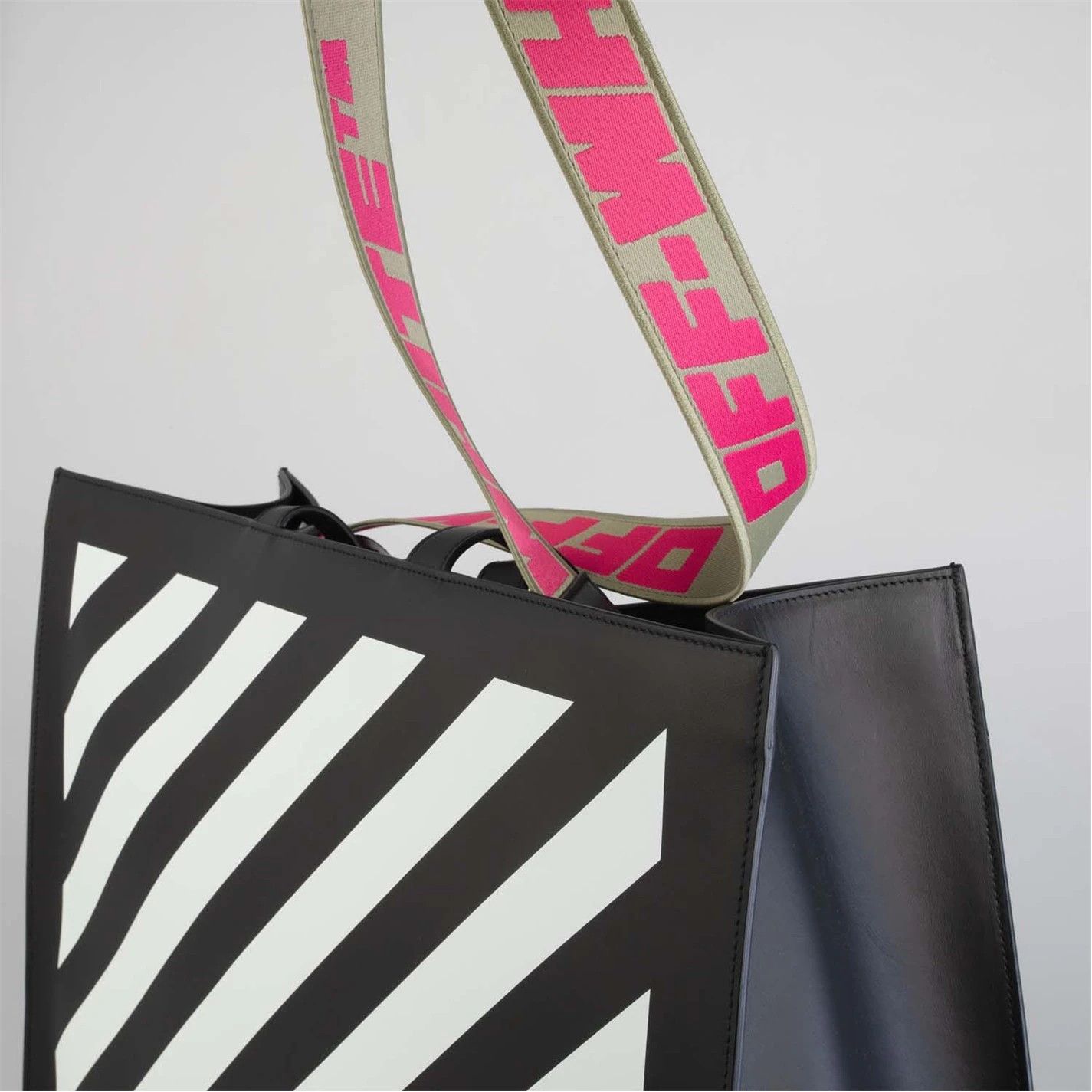 Off-White o1g2r1mq0225 Size: OS / Diagonal Hybrid Shop Bag Size ONE SIZE - 3 Thumbnail
