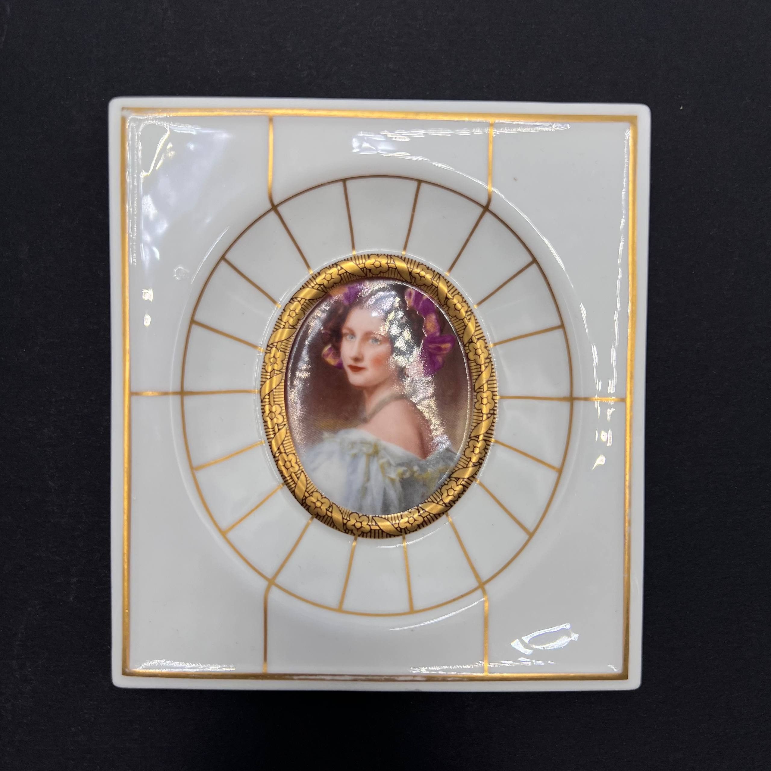 Vintage Villeroy & Boch Bone China Portrait of Lady Plaque Germany Size ONE SIZE - 5 Thumbnail