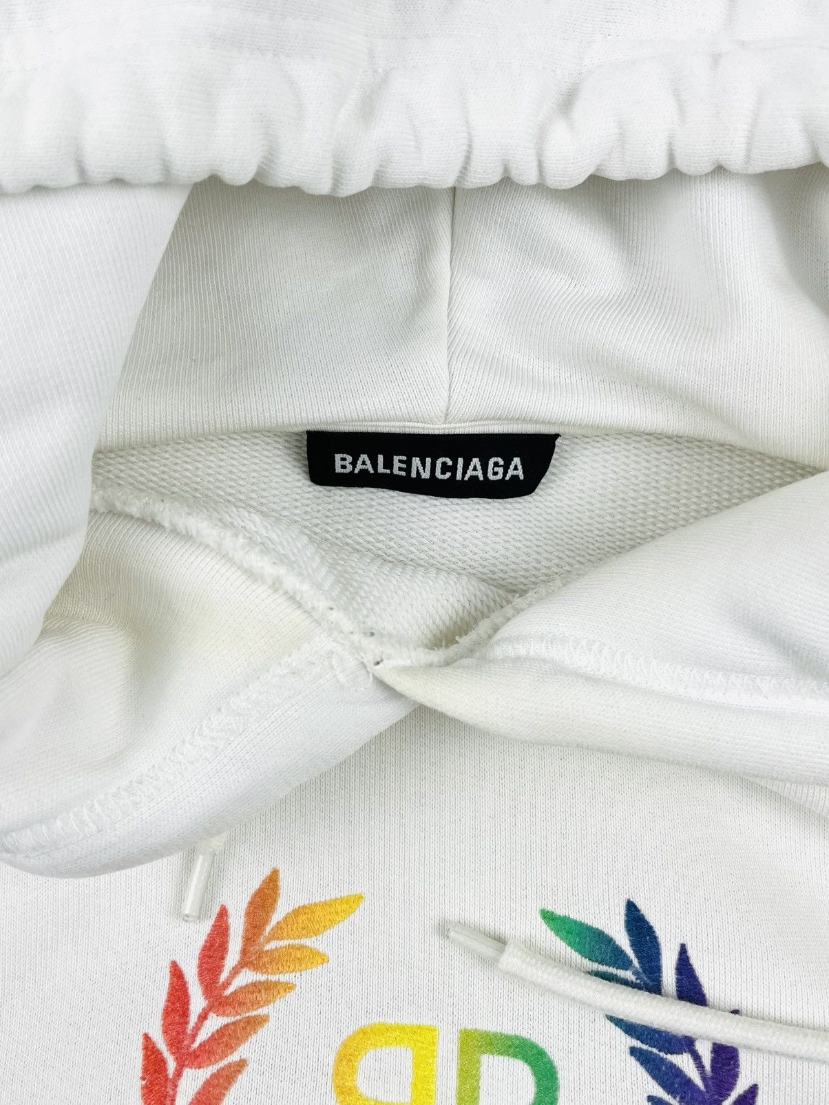 Balenciaga SS19 Balenciaga Rainbow Crest Logo Embroidered Hoodie White Size US M / EU 48-50 / 2 - 9 Thumbnail
