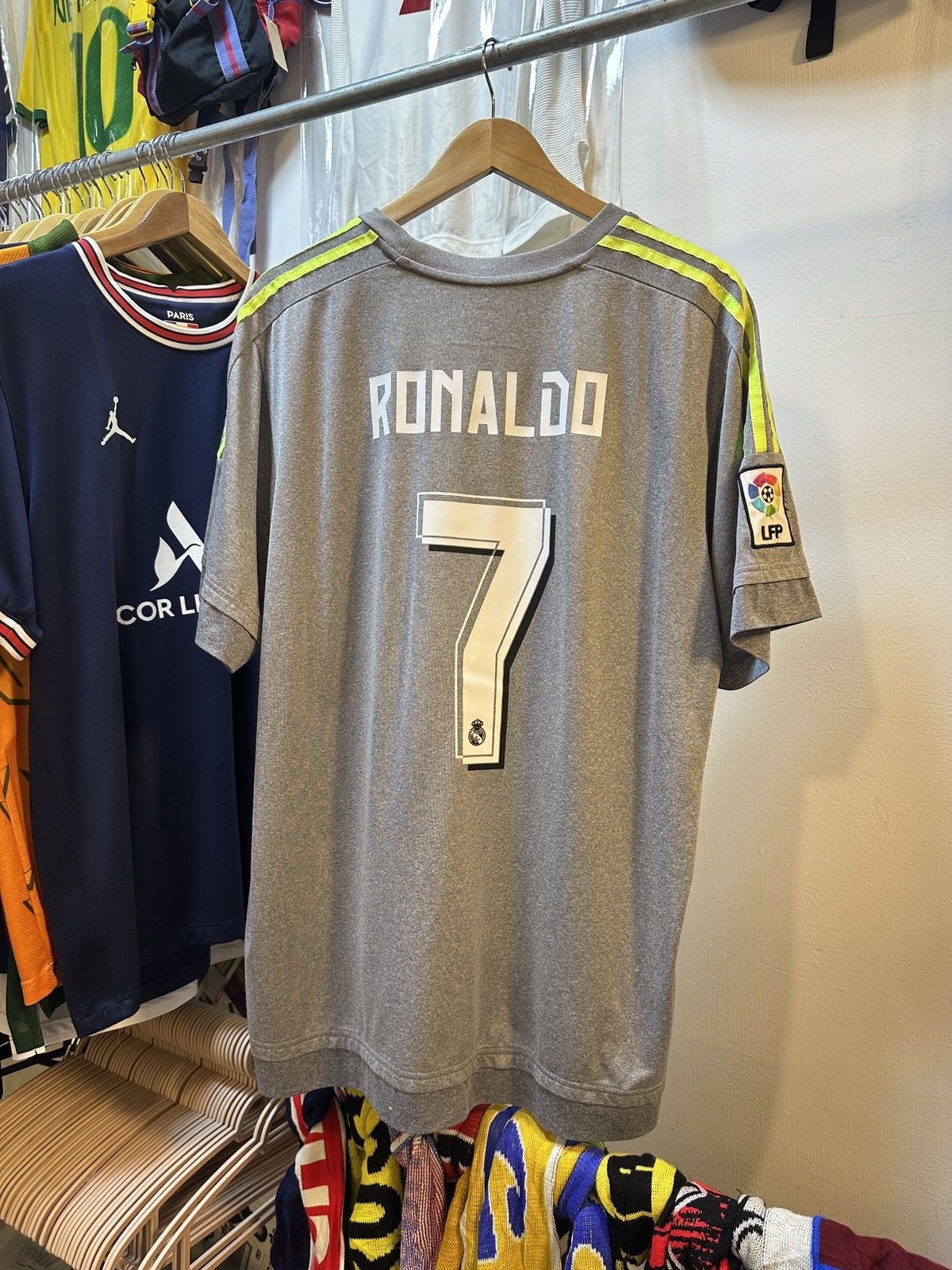 Adidas 2015-2016 Real Madrid Away Kit CR7 Size US L / EU 52-54 / 3 - 1 Thumbnail