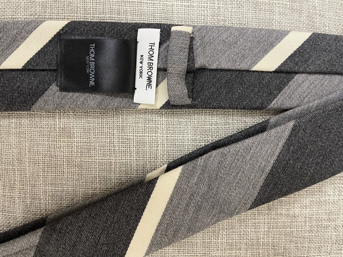 Thom Browne Thom Browne Classic Grey x White Stripe - Tie Size ONE SIZE - 3 Thumbnail