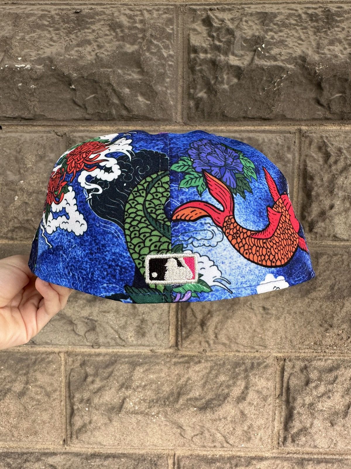 MLB × New Era × Supreme 7 1/2 Colorado Rockies 25th Anniversary Koi Pond Rockwell Size ONE SIZE - 9 Thumbnail
