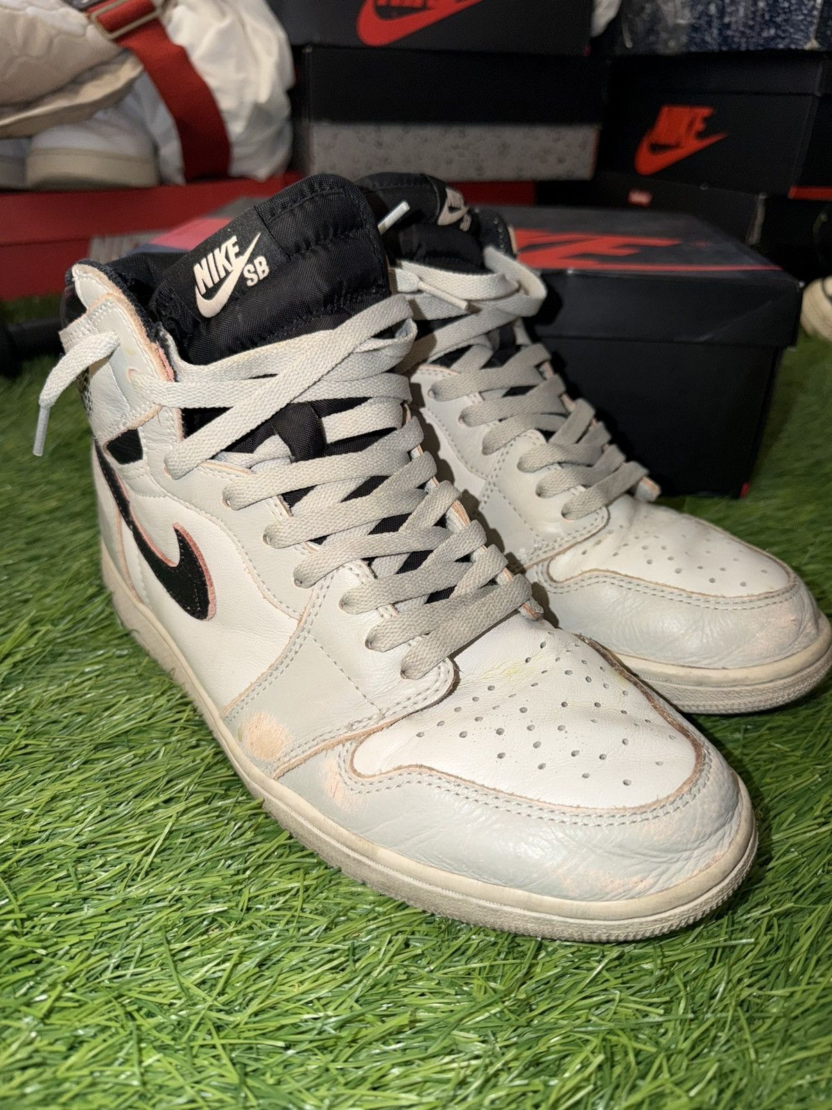 Jordan Brand Nike Air Jordan 1 Retro "NYC To Paris" Light Bone CD6578-006 Size US 10.5 / EU 43-44 - 1 Thumbnail