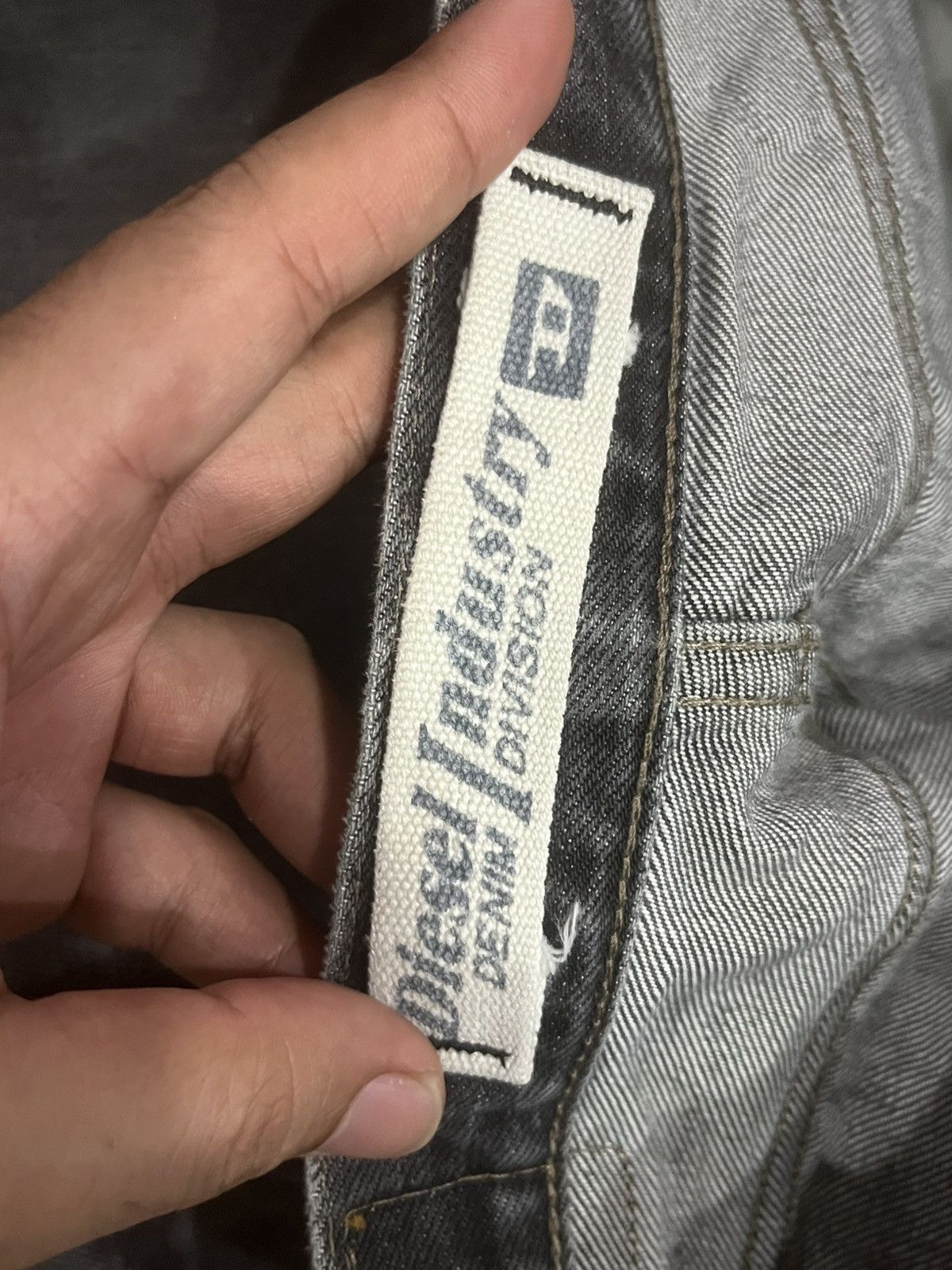 Diesel Vintage Diesel Industry Buttonfly Distressed Whisker Jeans Size 26" / US 2 / IT 38 - 19 Thumbnail