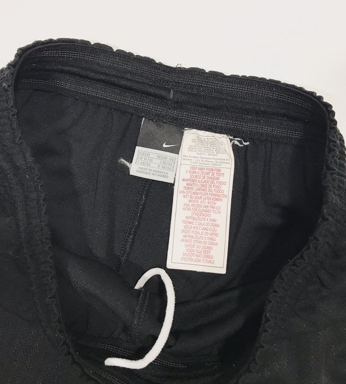 Nike Vintage Nike Training Shorts Mens Black Size US 32 / EU 48 - 4 Thumbnail