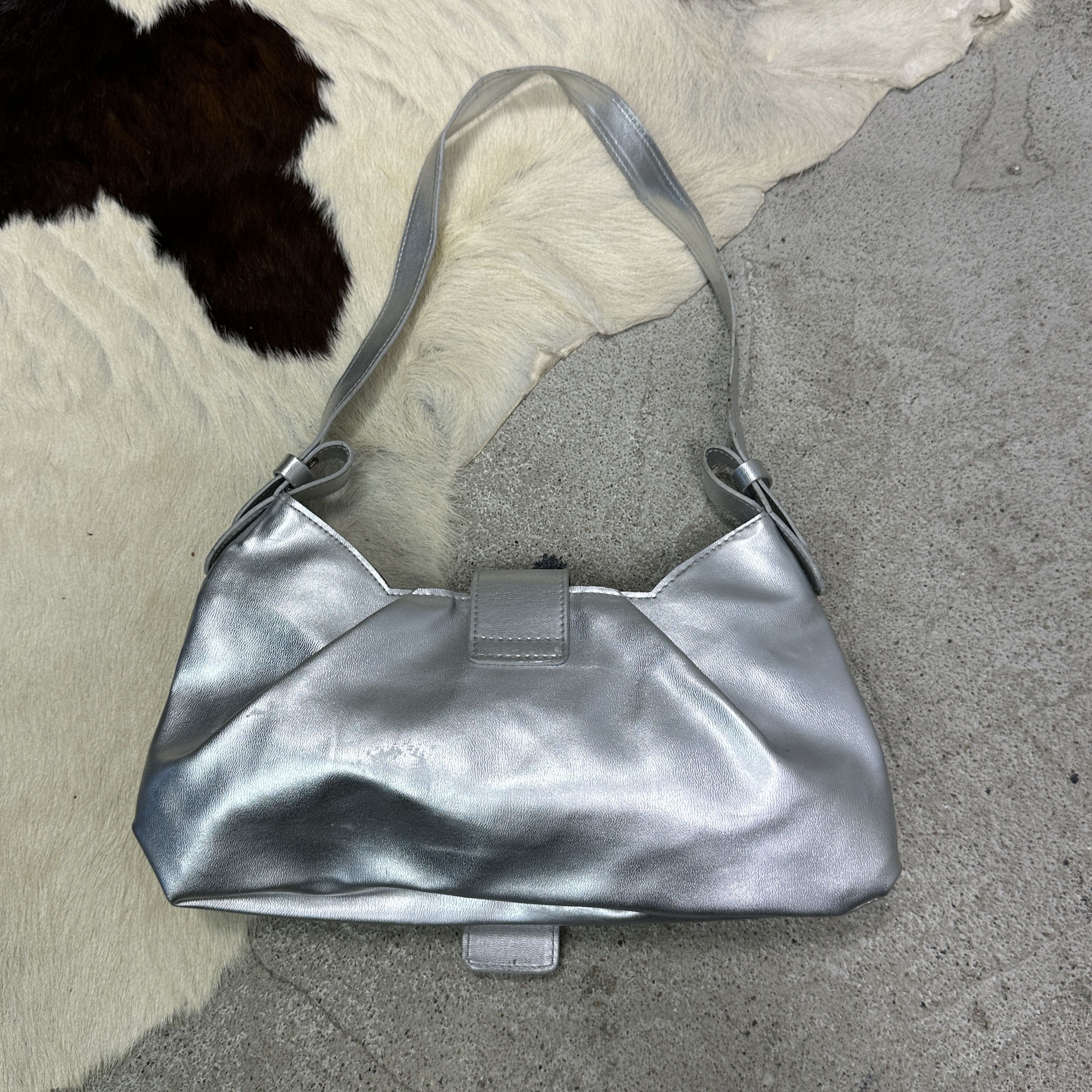 Vintage Vintage Casual Streetwear Silver Chrome Baguette Bag Y2K Size ONE SIZE - 4 Thumbnail