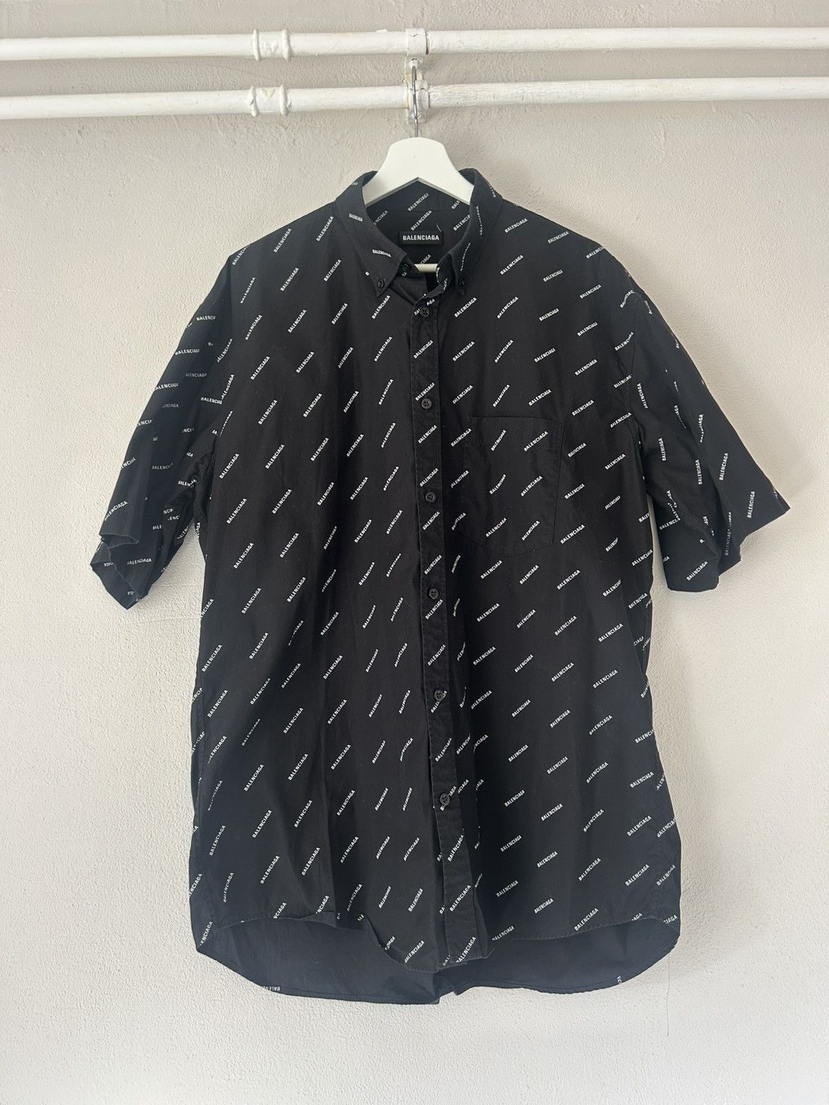 Balenciaga Black Logo Print Short-Sleeve Shirt Size US XL / EU 56 / 4 - 1 Thumbnail