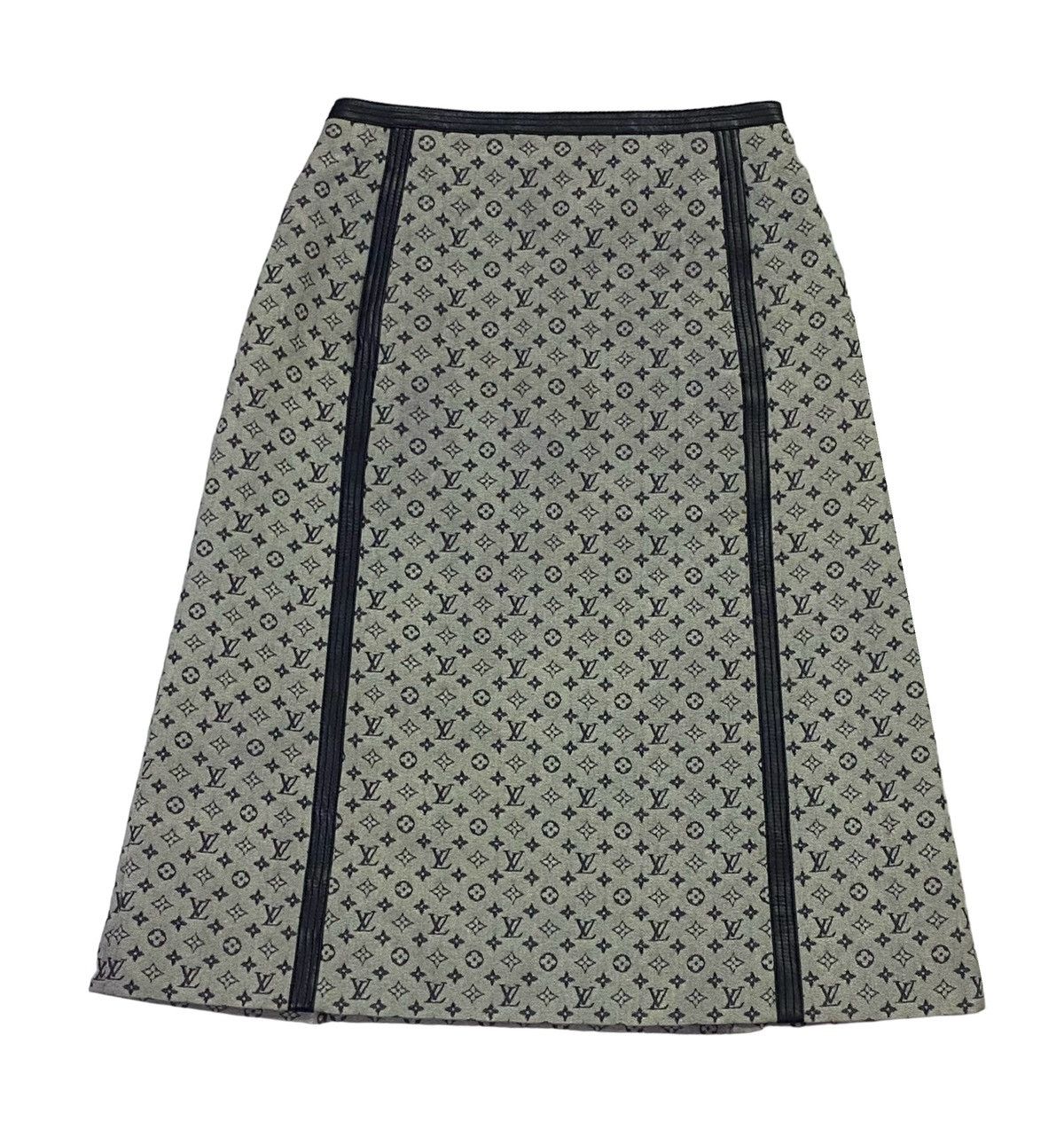 Louis Vuitton Vintage Louis Vuitton 2000 Runway Monogram Canvas Skirt Size 24" / US 00 / IT 34 - 2 Thumbnail