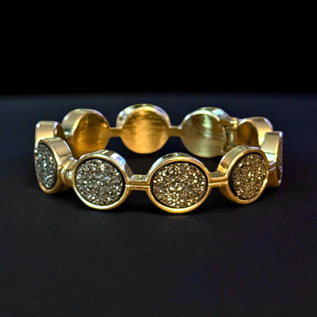 Other Gold tone druzy hinged bangle bracelet Size ONE SIZE - 1 Thumbnail