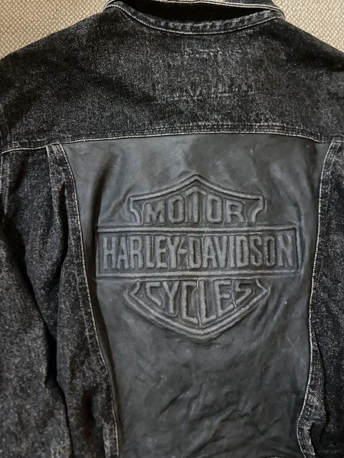 Harley Davidson × Vintage Vintage Embossed Harley Davidson Denim Black Jacjet Size US XL / EU 56 / 4 - 6 Thumbnail