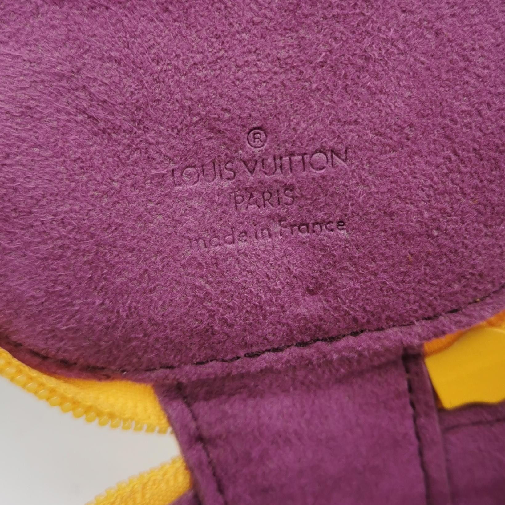 Louis Vuitton Louis Vuitton (LV) Cowhide solid color water ripple logo je Size ONE SIZE - 1 Thumbnail