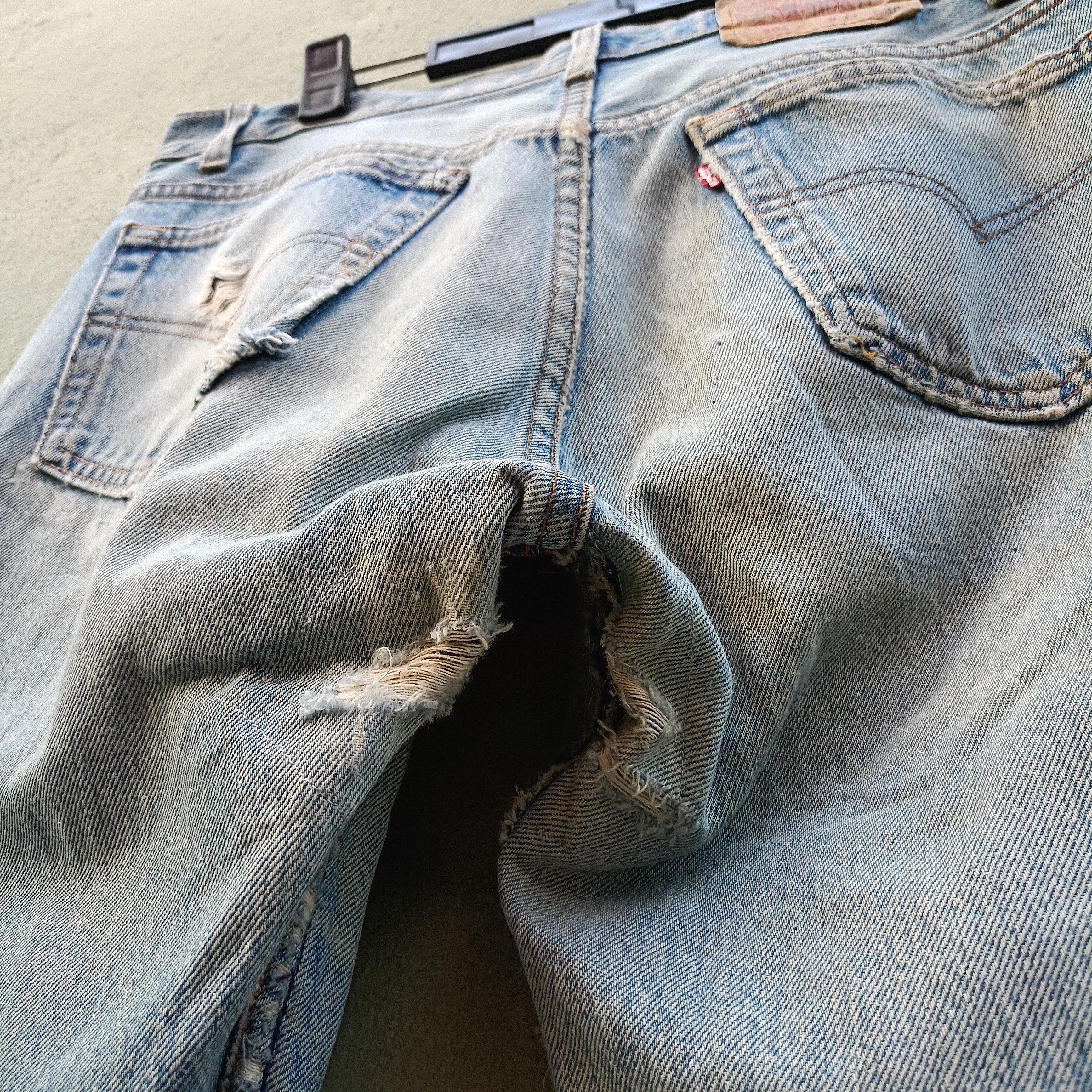 Levi's Vintage Clothing Levi's 501 Distressed jeans Vintage Usa Size US 33 - 16 Thumbnail