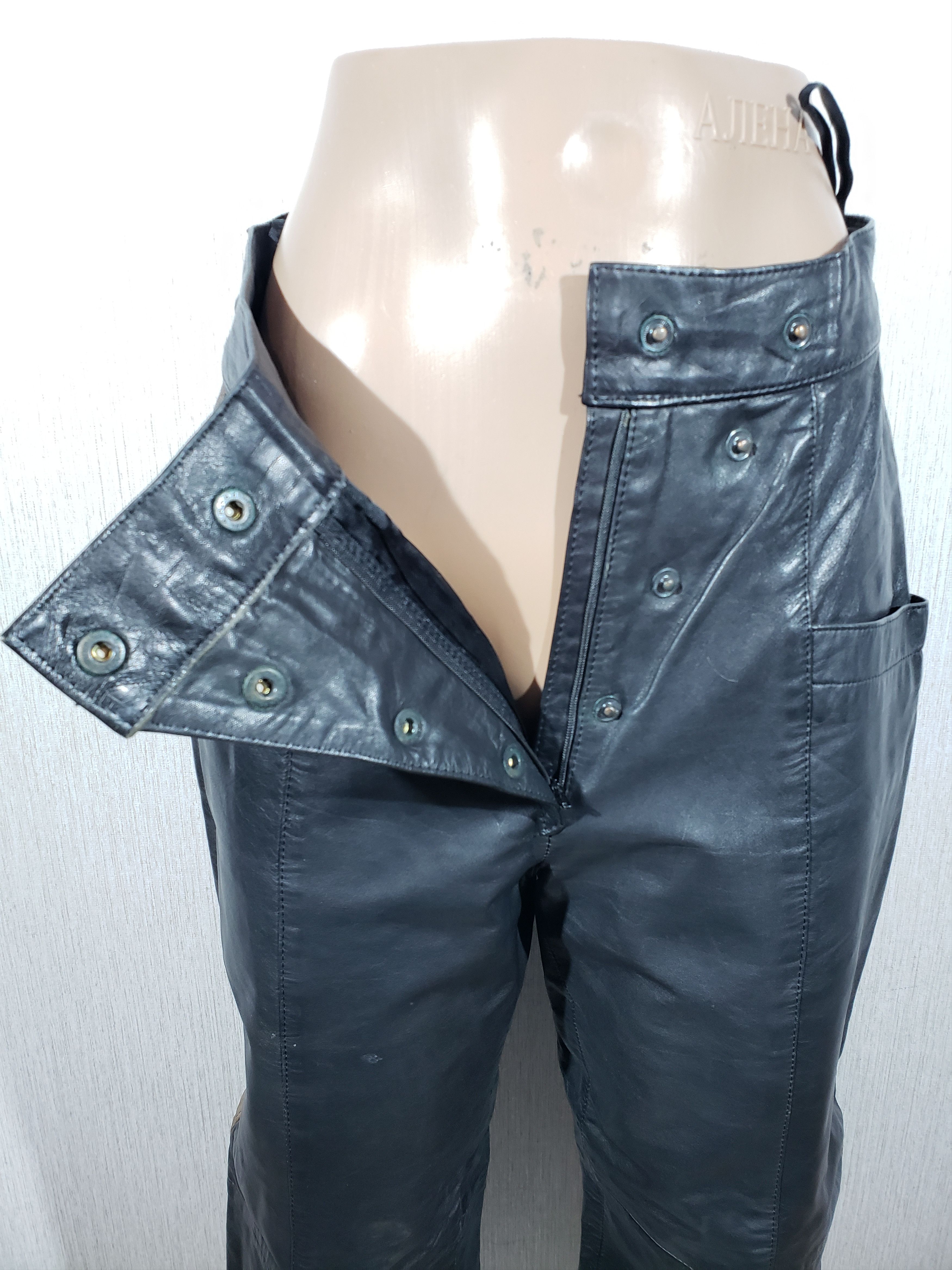 Genuine Leather Stylish women's black leather pants. Size 27" / US 4 / IT 40 - 7 Thumbnail