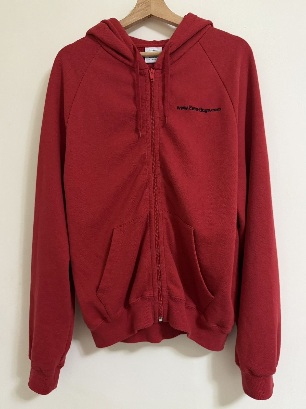 Vetements Vetements AW 2018 'Free Hugs' Zip Up Hoodie Size US M / EU 48-50 / 2 - 2 Thumbnail