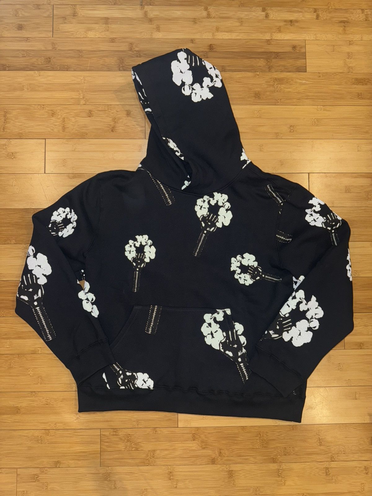 DENIM TEARS DENIM TEARS x HARDIES Tears First Wreath Hoodie - SIZE XL Size US XL / EU 56 / 4 - 2 Thumbnail