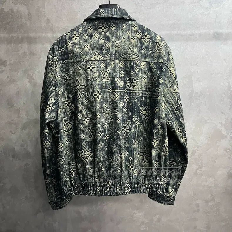 Louis Vuitton Louis Vuitton Grey Logo monogram single-breasted long-slee Size US L / EU 52-54 / 3 - 5 Thumbnail