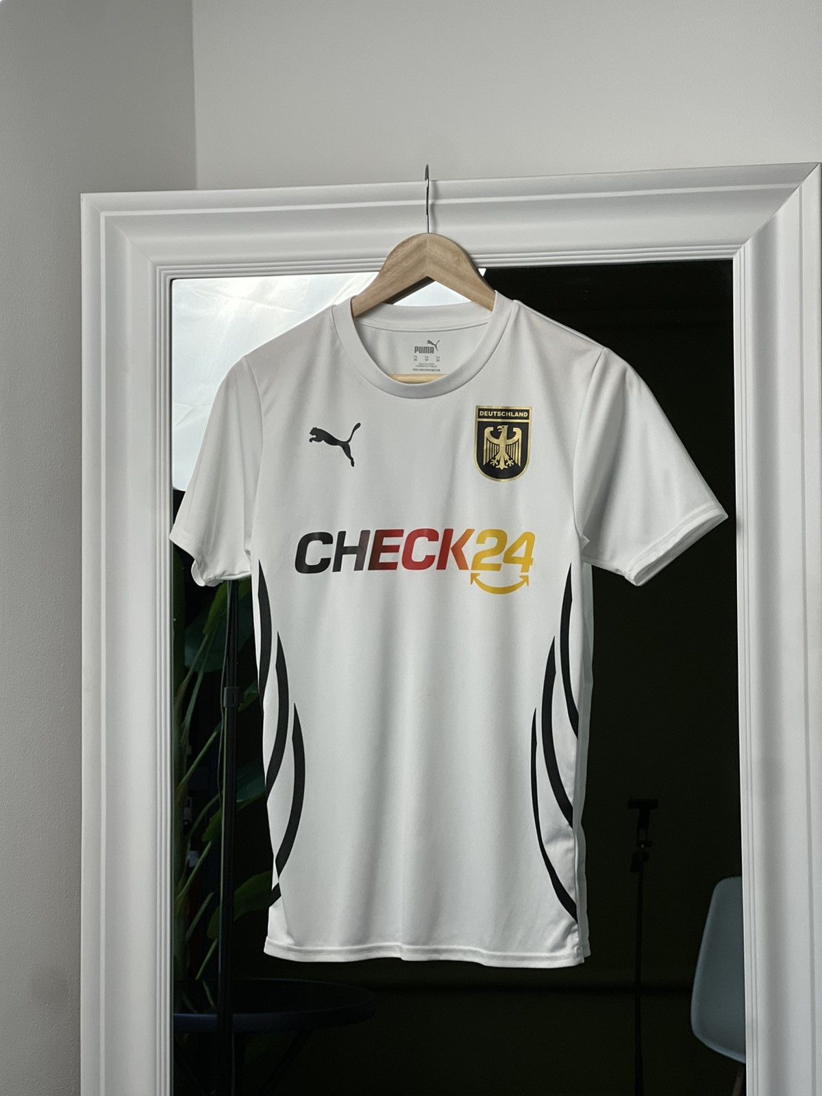 Puma PUMA Germany Football Shirt – CHECK24 Sponsor – Size S Y2K Size US S / EU 44-46 / 1 - 1 Thumbnail