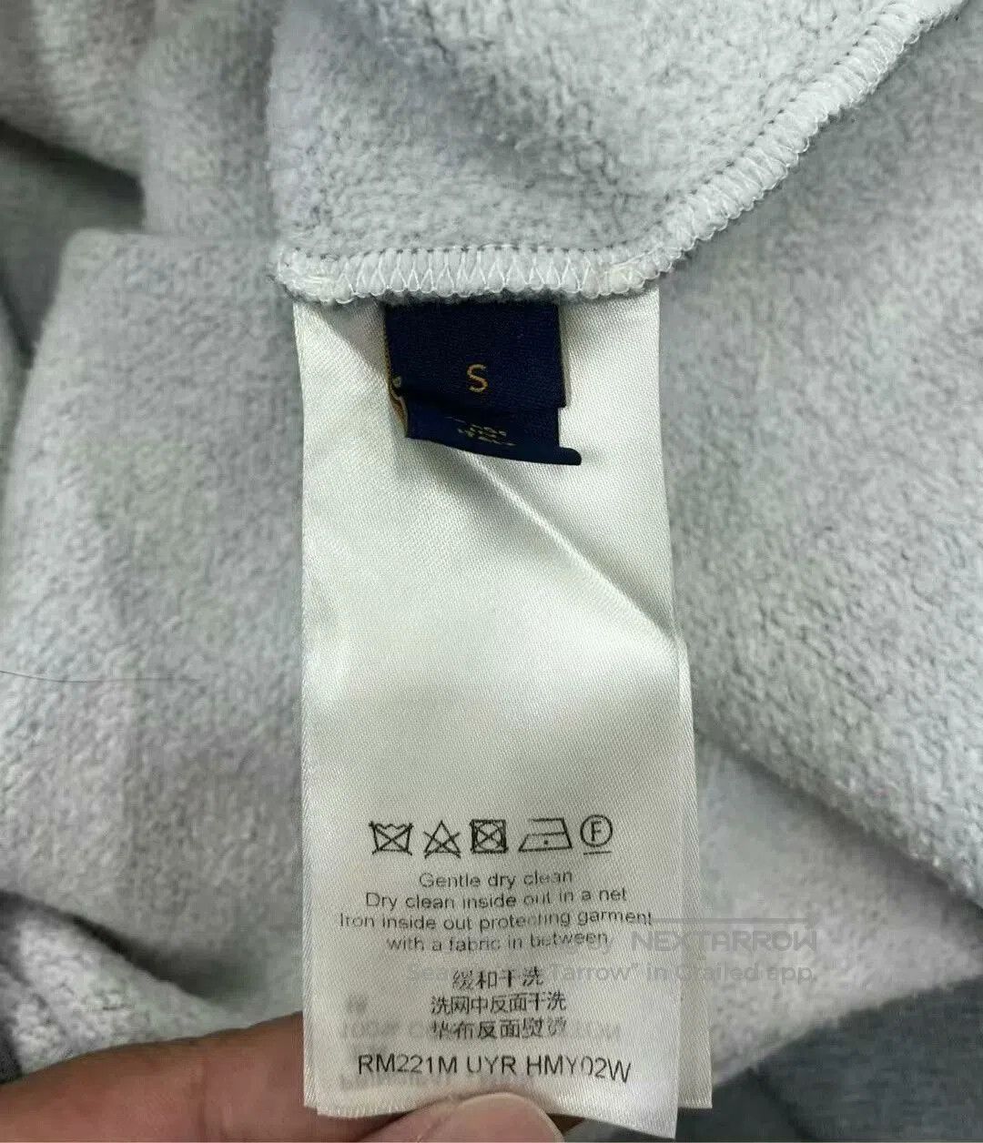 Louis Vuitton gray louis vuitton logo sweatshirt size small. Size S / US 4 / IT 40 - 4 Thumbnail