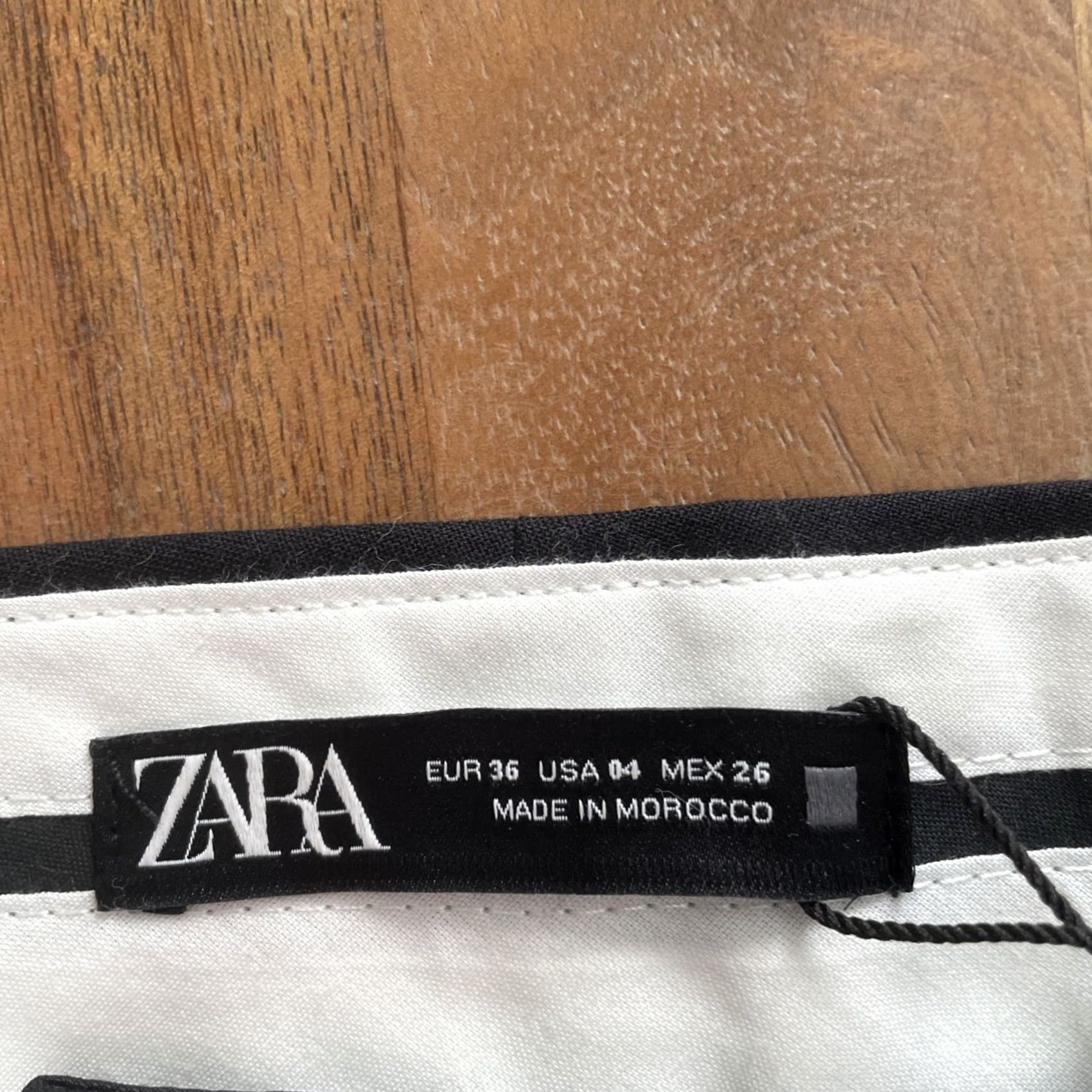 Zara Zara Dress Pants Womens Size 4 Black High Waist Tapered Office Workwear City Crew Pants Fit Regular 30x27 Size 27" / US 4 / IT 40 - 5 Thumbnail