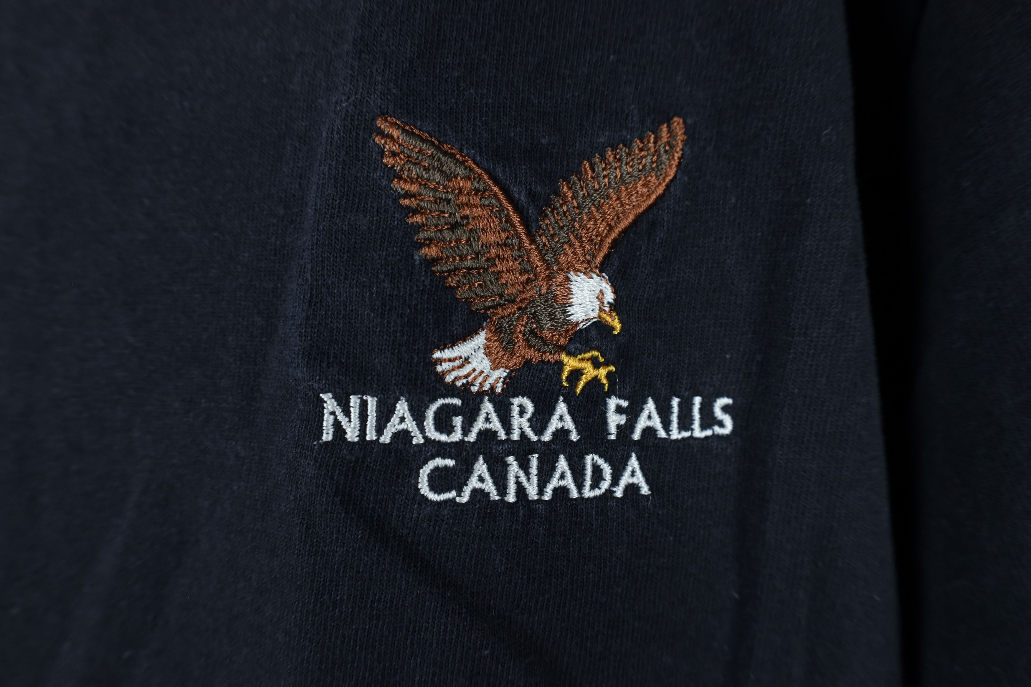 Vintage Vintage 90s Streetwear Niagara Falls Canada Eagle T-Shirt Size US L / EU 52-54 / 3 - 4 Thumbnail