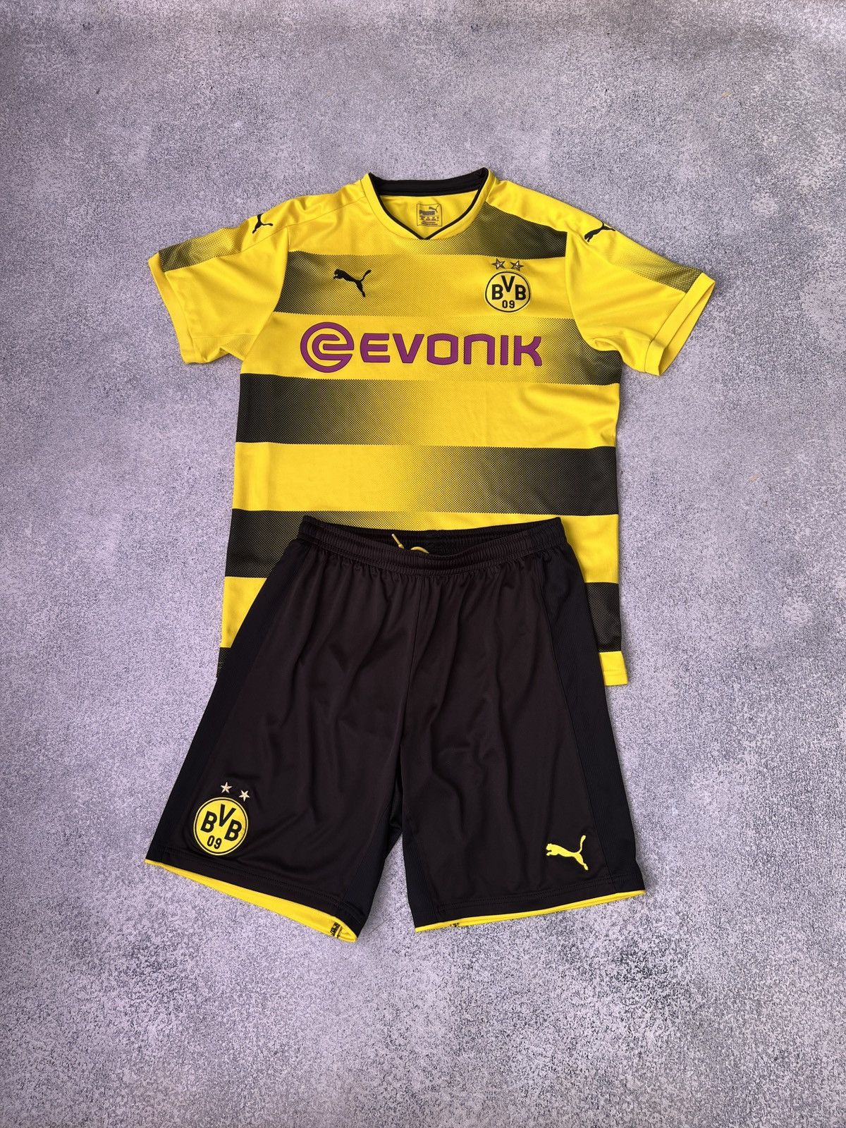 Puma × Vintage Borussia Dortmund Home Kit 17/18 Size US L / EU 52-54 / 3 - 2 Thumbnail
