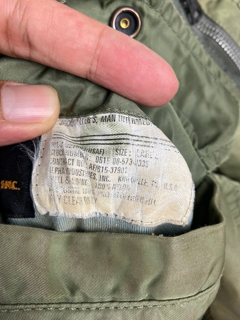 Alpha Industries alpha industries thrashed bomber jacket Size US L / EU 52-54 / 3 - 13 Thumbnail