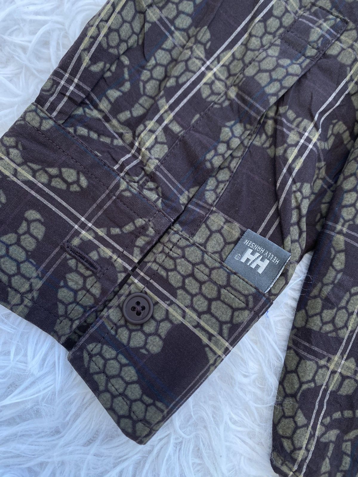 Helly Hansen Rare Helly Hansen Camo Button Ups Shirt Size US M / EU 48-50 / 2 - 20 Thumbnail