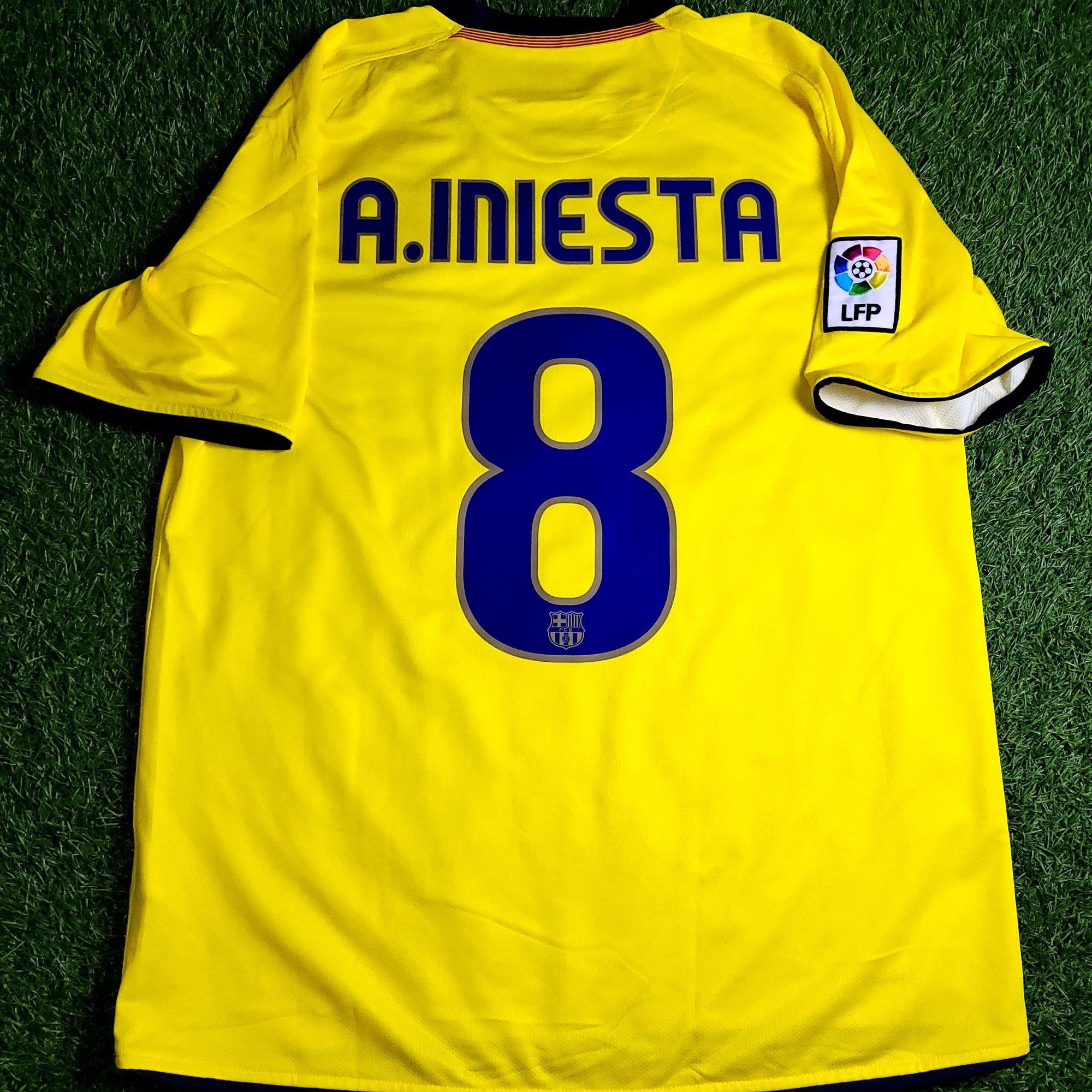 Nike Iniesta Barcelona TREBLE 2008 2009 Soccer Away Jersey M Size US M / EU 48-50 / 2 - 1 Thumbnail